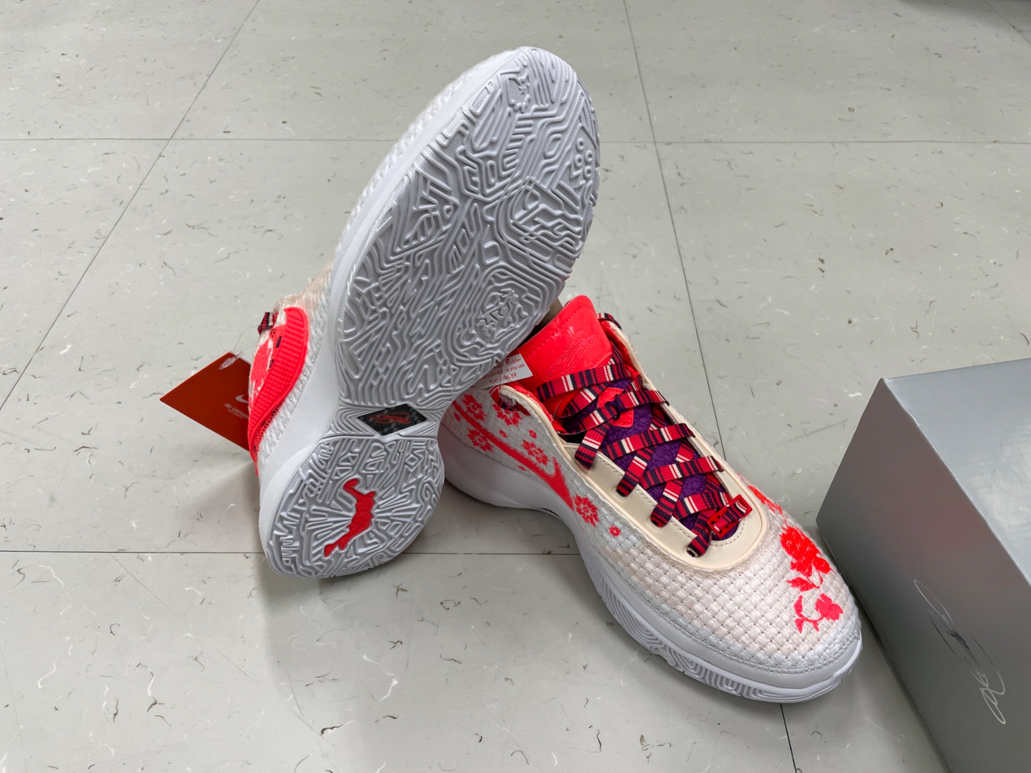 Nike LeBron XX PRM EP Guava Ice Bordeaux, Nike Air Force 1 '07 Low White 착용 스타일 - 2