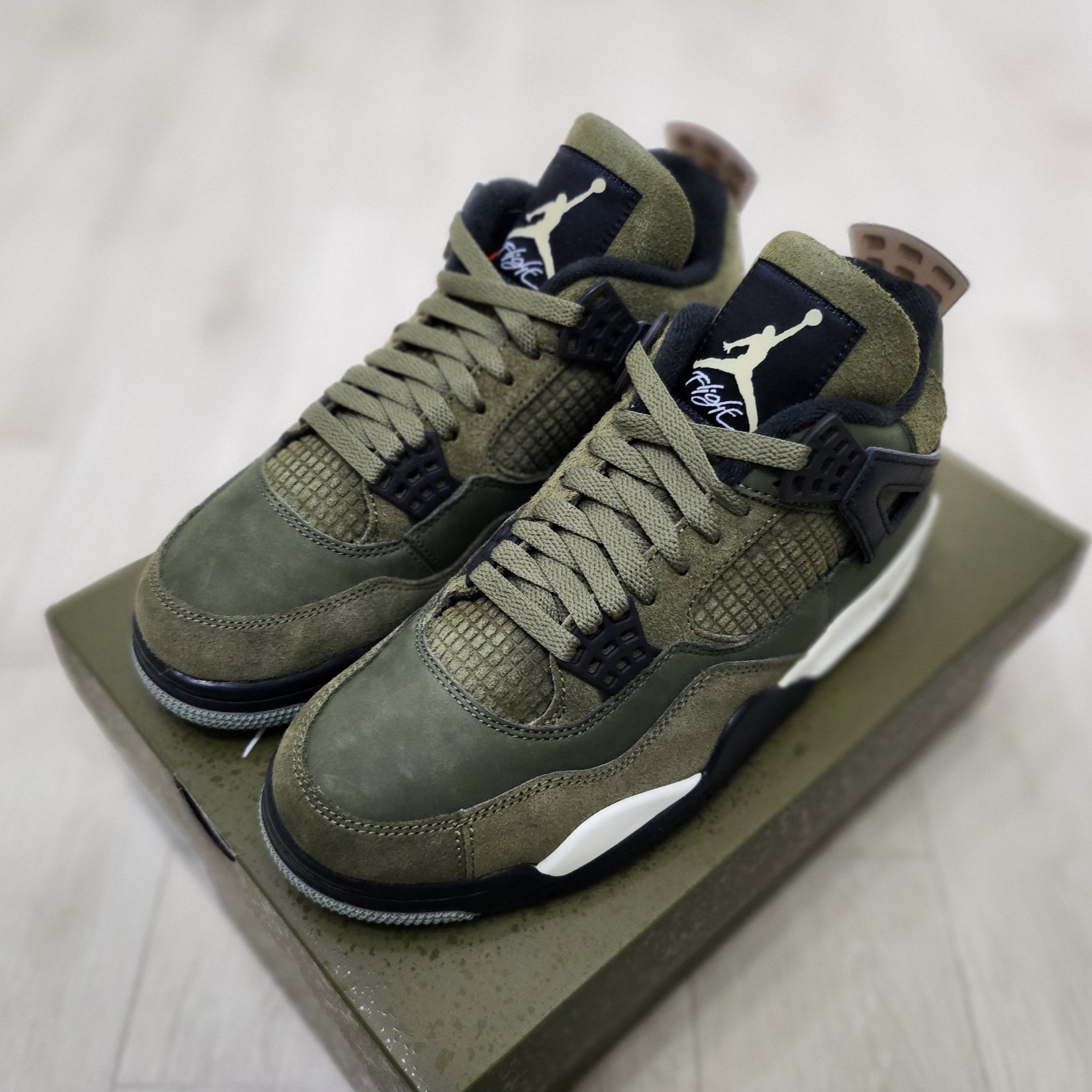 Jordan 4 Retro SE Craft Medium Olive 착용 스타일 - 2