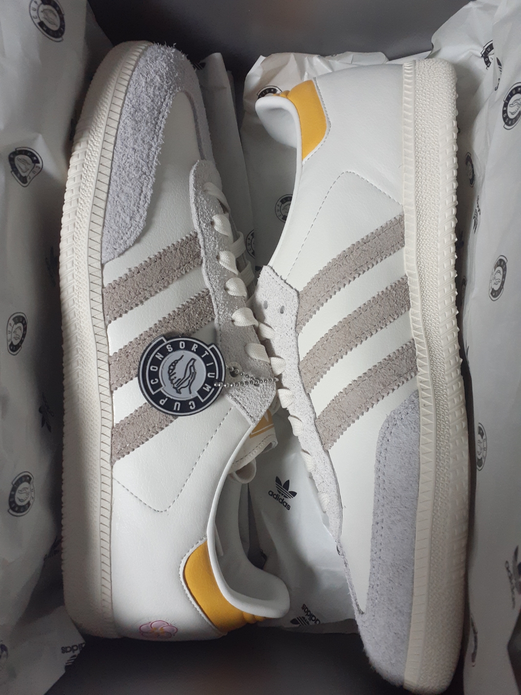 Adidas x Kasina Samba Consortium Cup Off White Trace Khaki 착용 스타일