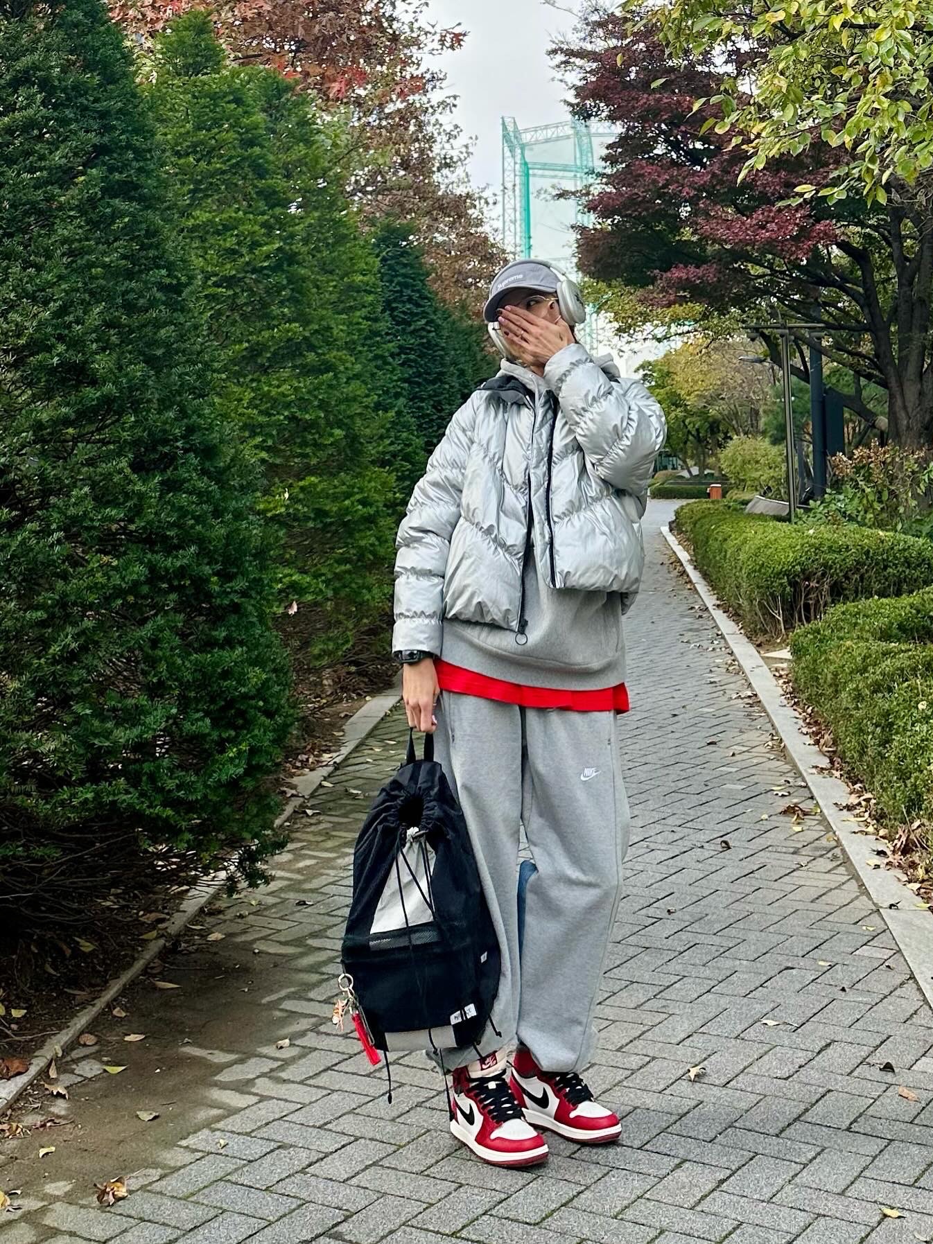 Jordan 1 Retro High OG Chicago 2022, Supreme Washed Chino Twill Camp Cap Grey - 22SS 착용 스타일 - 1