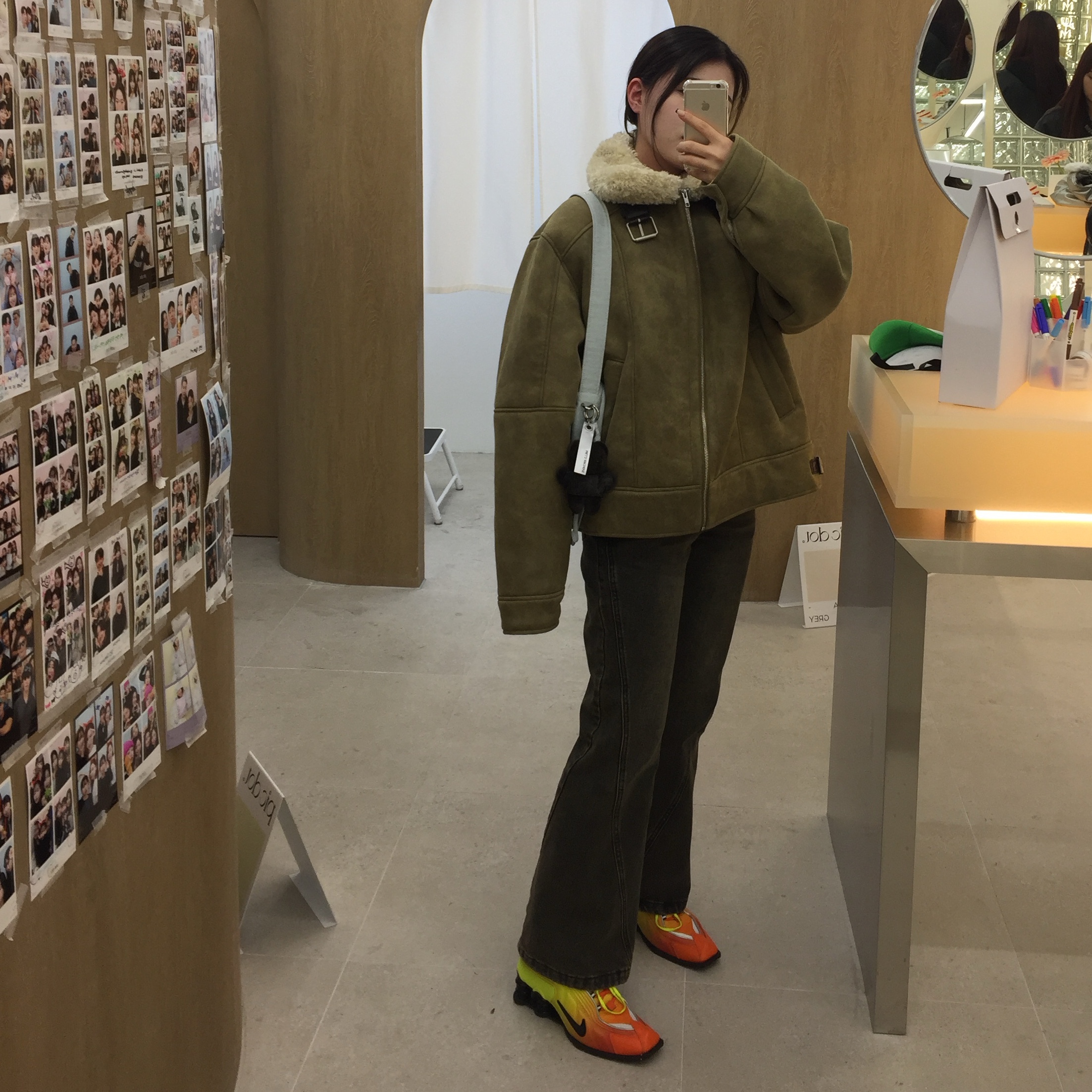 Nike x Martine Rose Shox MR4 Safety Orange 착용 스타일 - 1