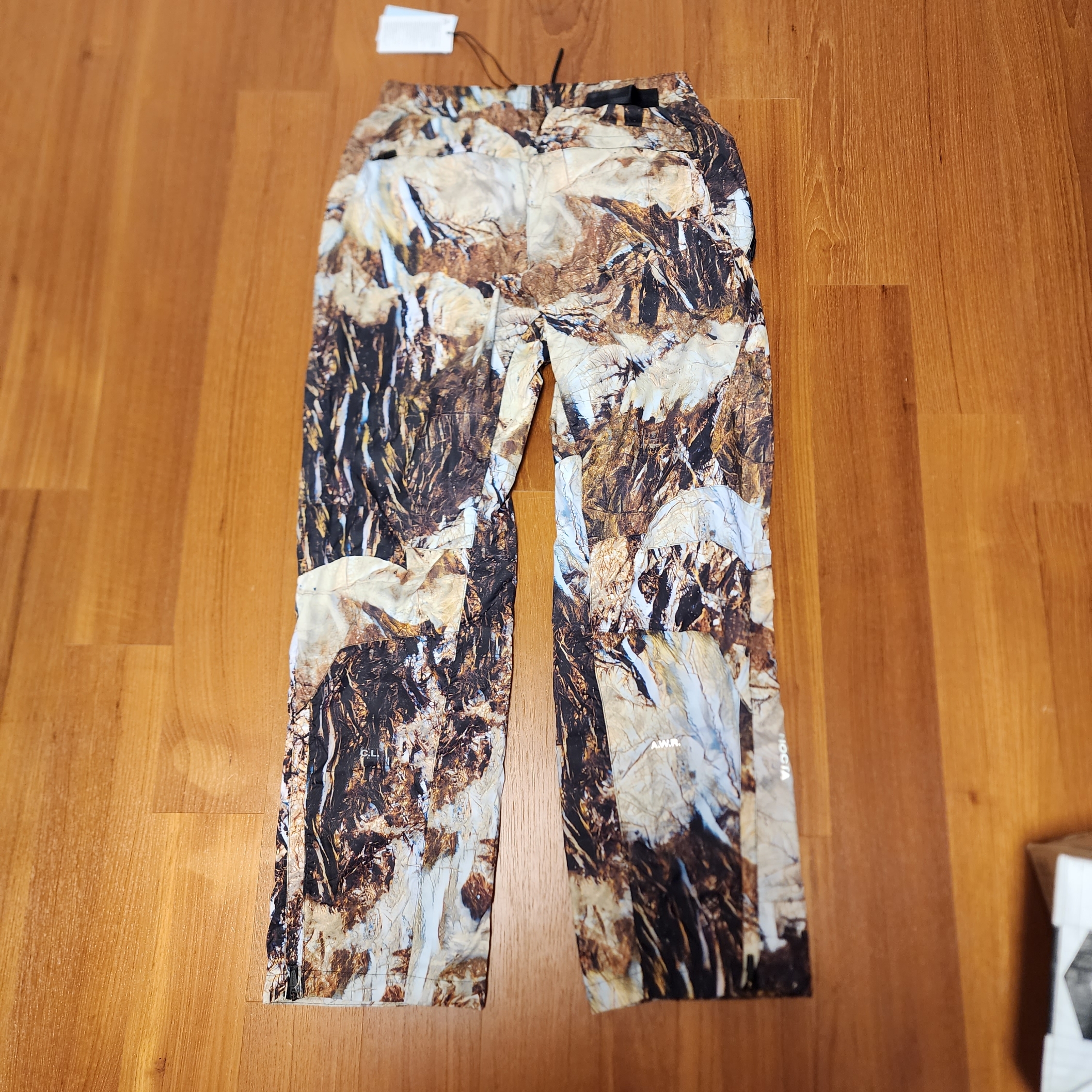 Nike x Drake Nocta NRG Running Track Pants Multi Color 착용 스타일 - 2
