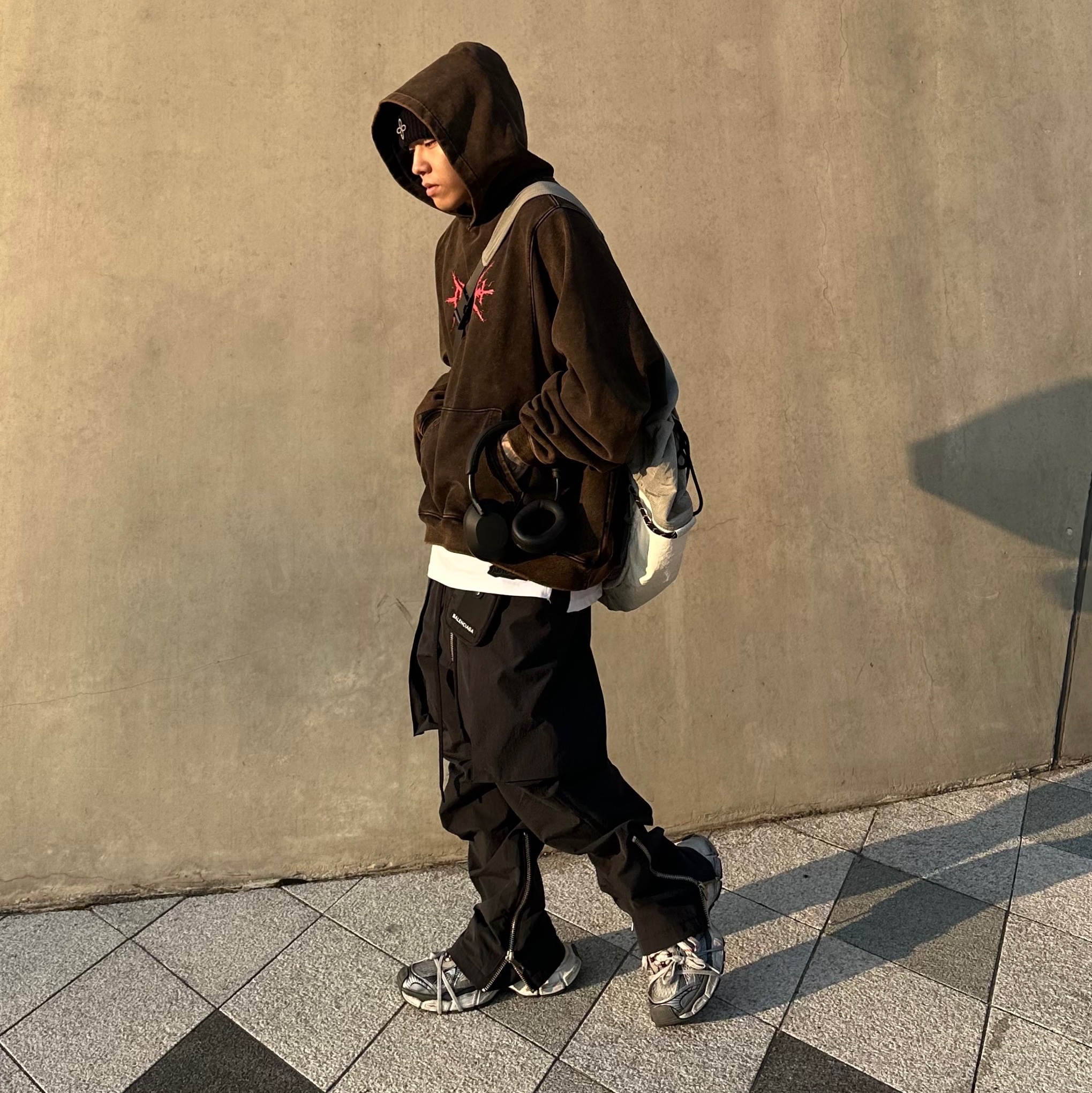 Balenciaga 3XL Sneakers Grey Black 착용 스타일 - 3