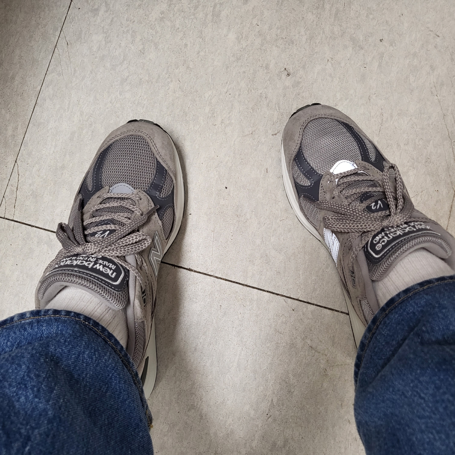 New Balance 991v2 Made in UK Rock Ridge Alloy Silver 착용 스타일 - 1