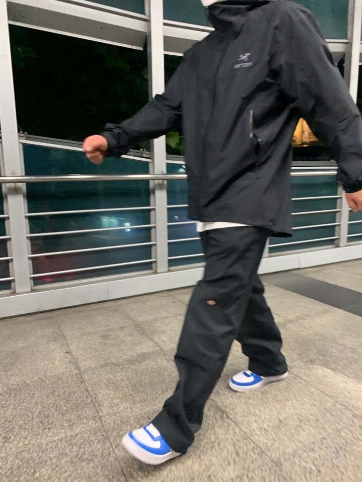 Arc'teryx Zeta SL Jacket Black 착용 스타일