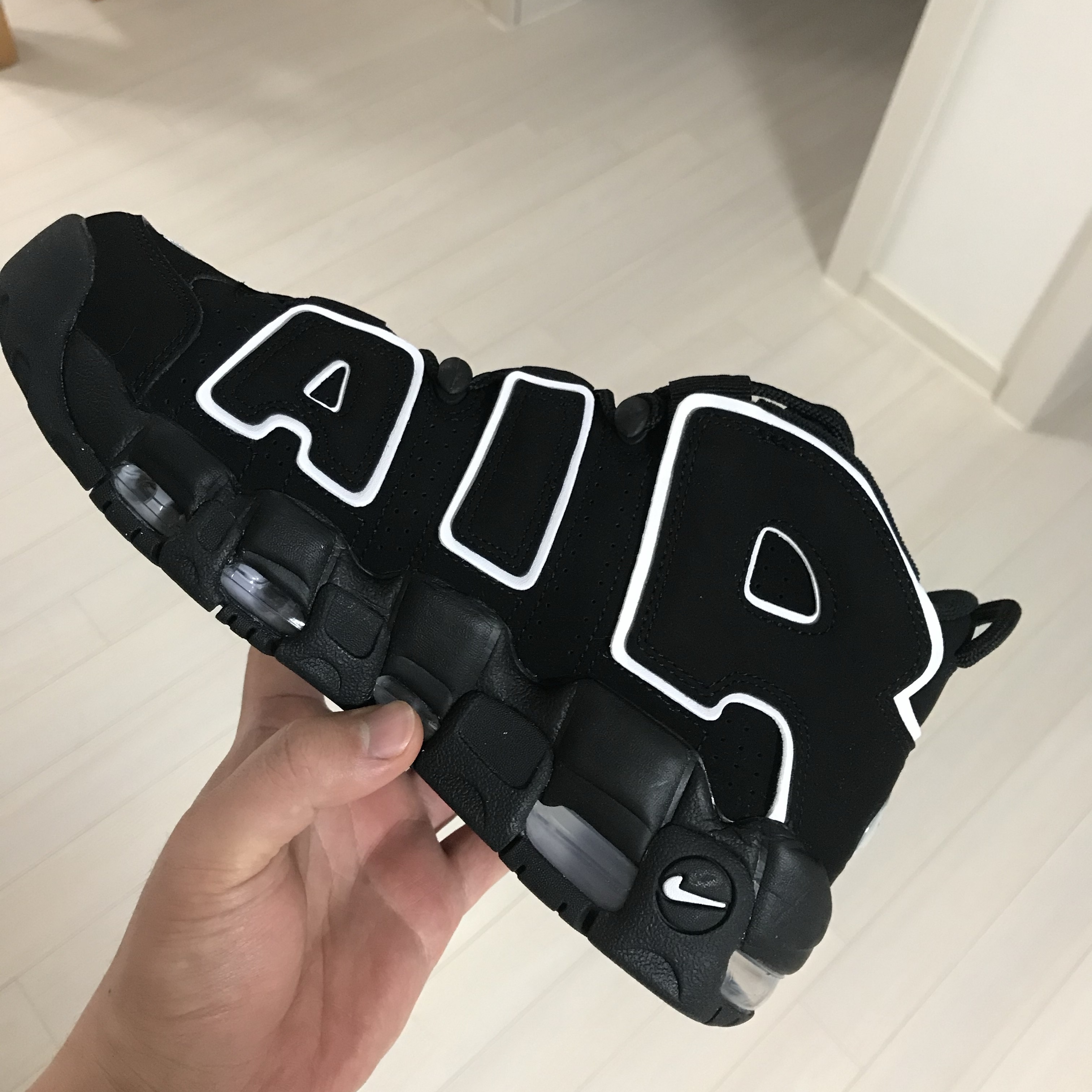 Nike Air More Uptempo Black White 2020 착용 스타일