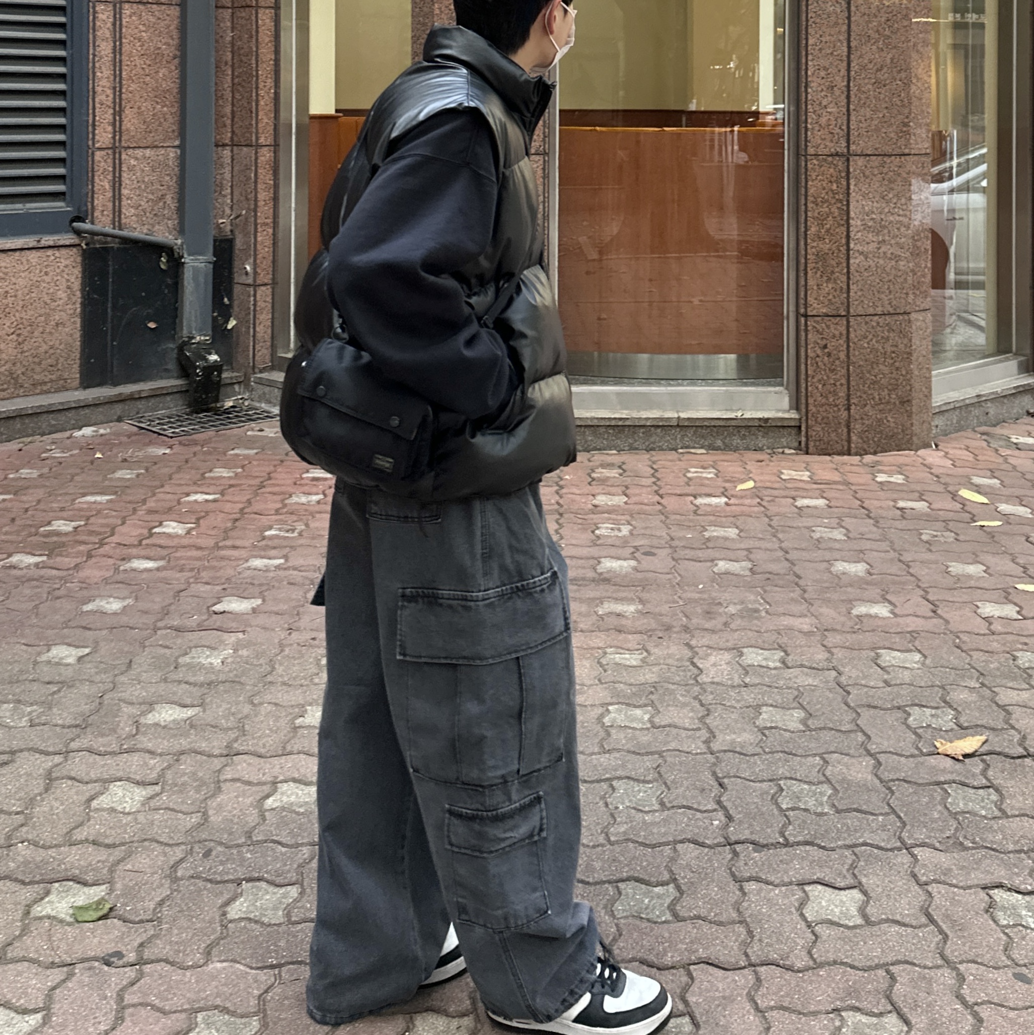 Porter Tanker Shoulder Bag Black, Nike x Stussy NRG Washed Fleece Crewneck Black (DO5310-010) 착용 스타일 - 1