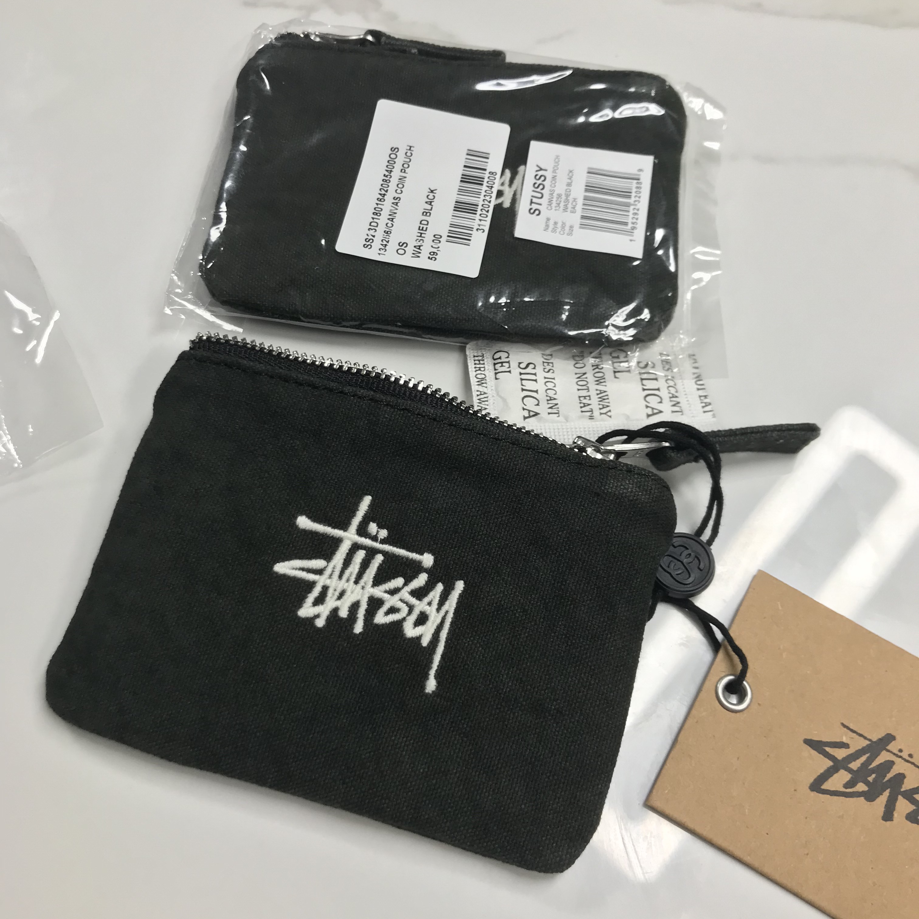 Stussy Canvas Coin Pouch Washed Black 착용 스타일