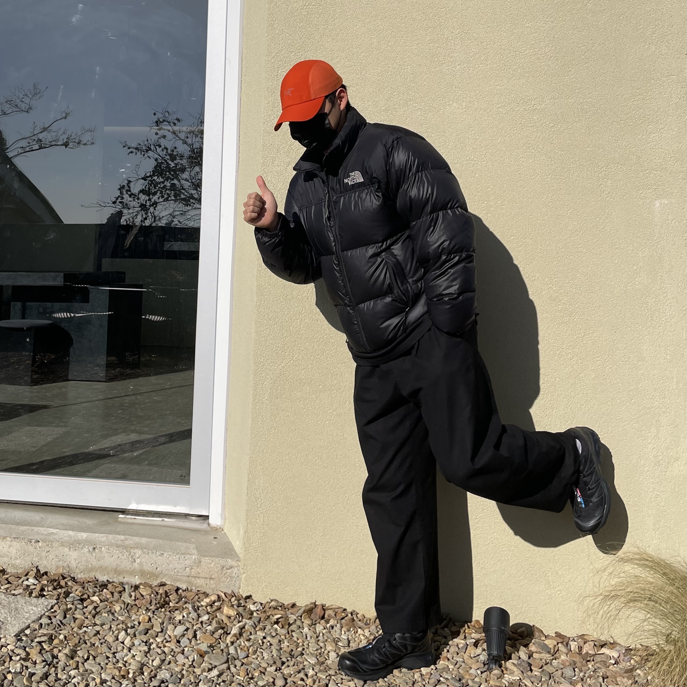 Salomon XT-6 ADV Black, The North Face 1996 Retro Nuptse Down Jacket TNF Black 착용 스타일 - 2