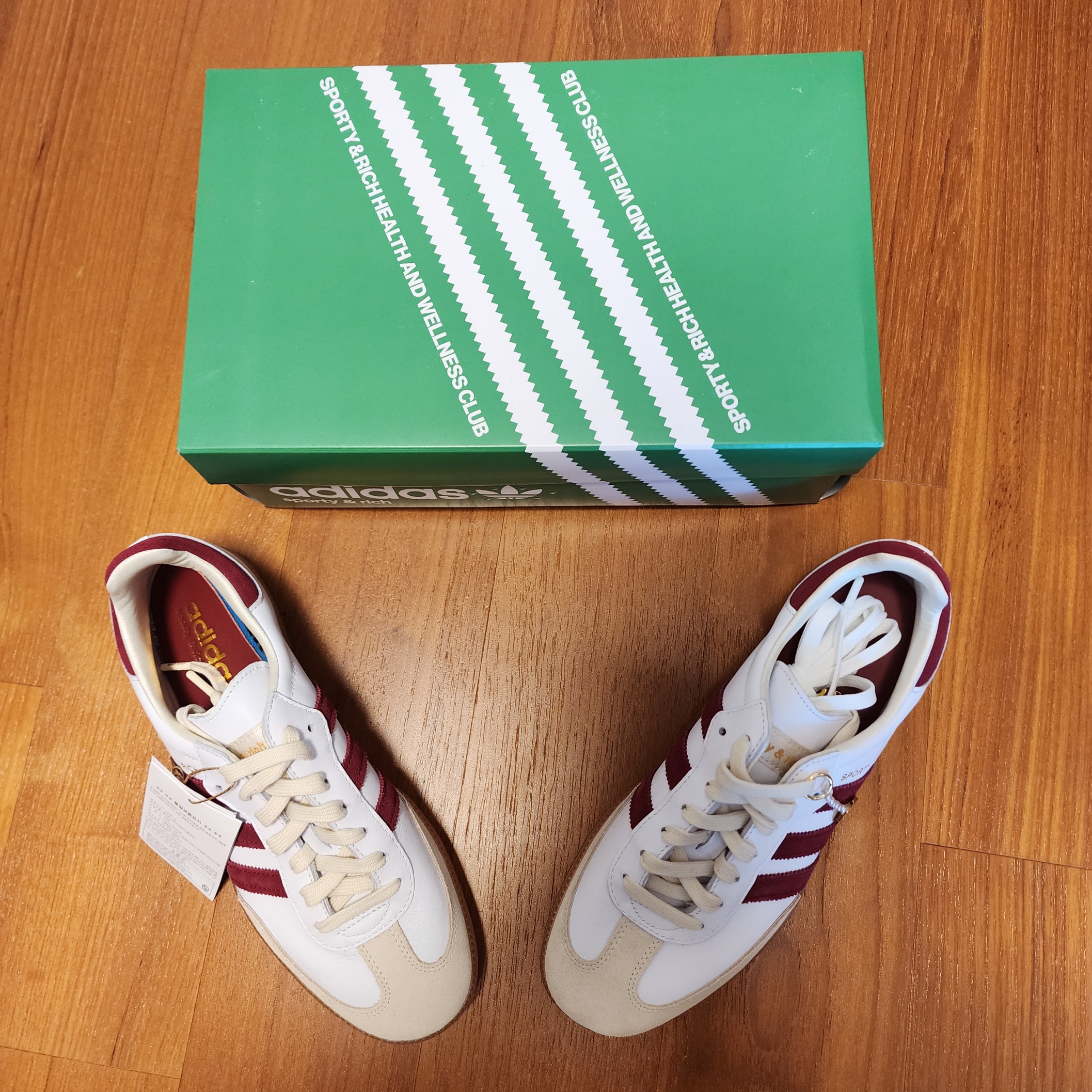 Adidas x Sporty & Rich Samba OG Cloud White Collegiate Burgundy 착용 스타일 - 2