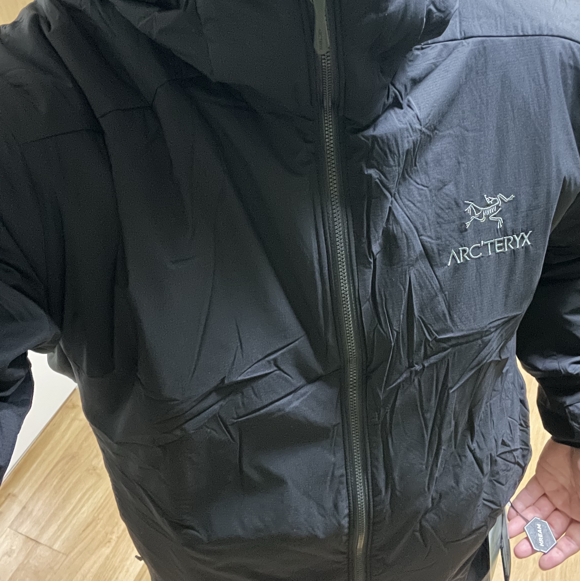 Arc'teryx Atom Hoody Black 착용 스타일