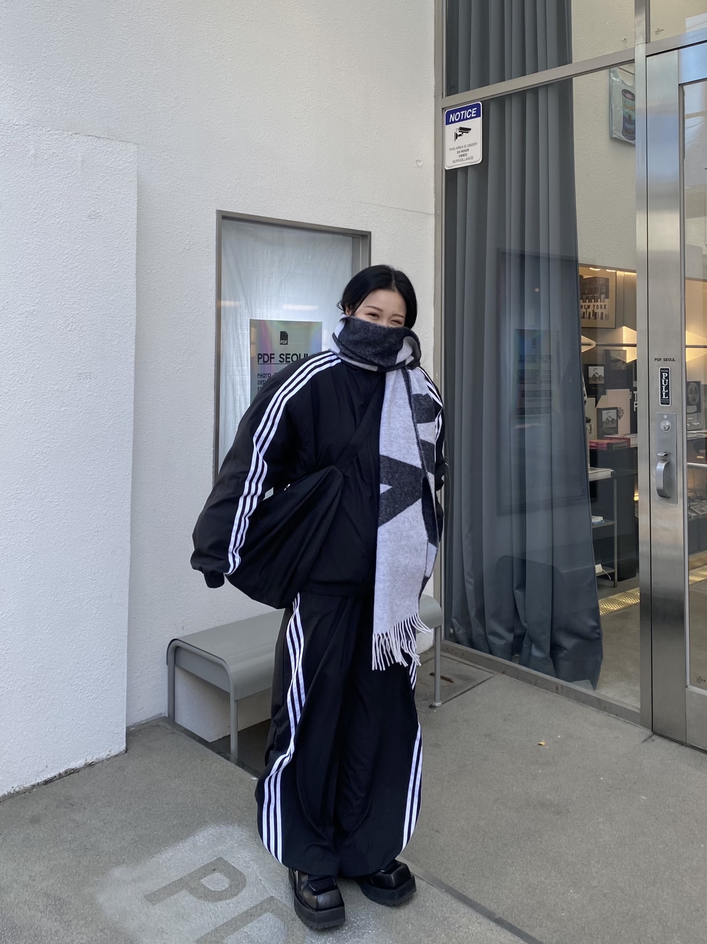 A.P.C. Malo Muffler Black 착용 스타일 - 1