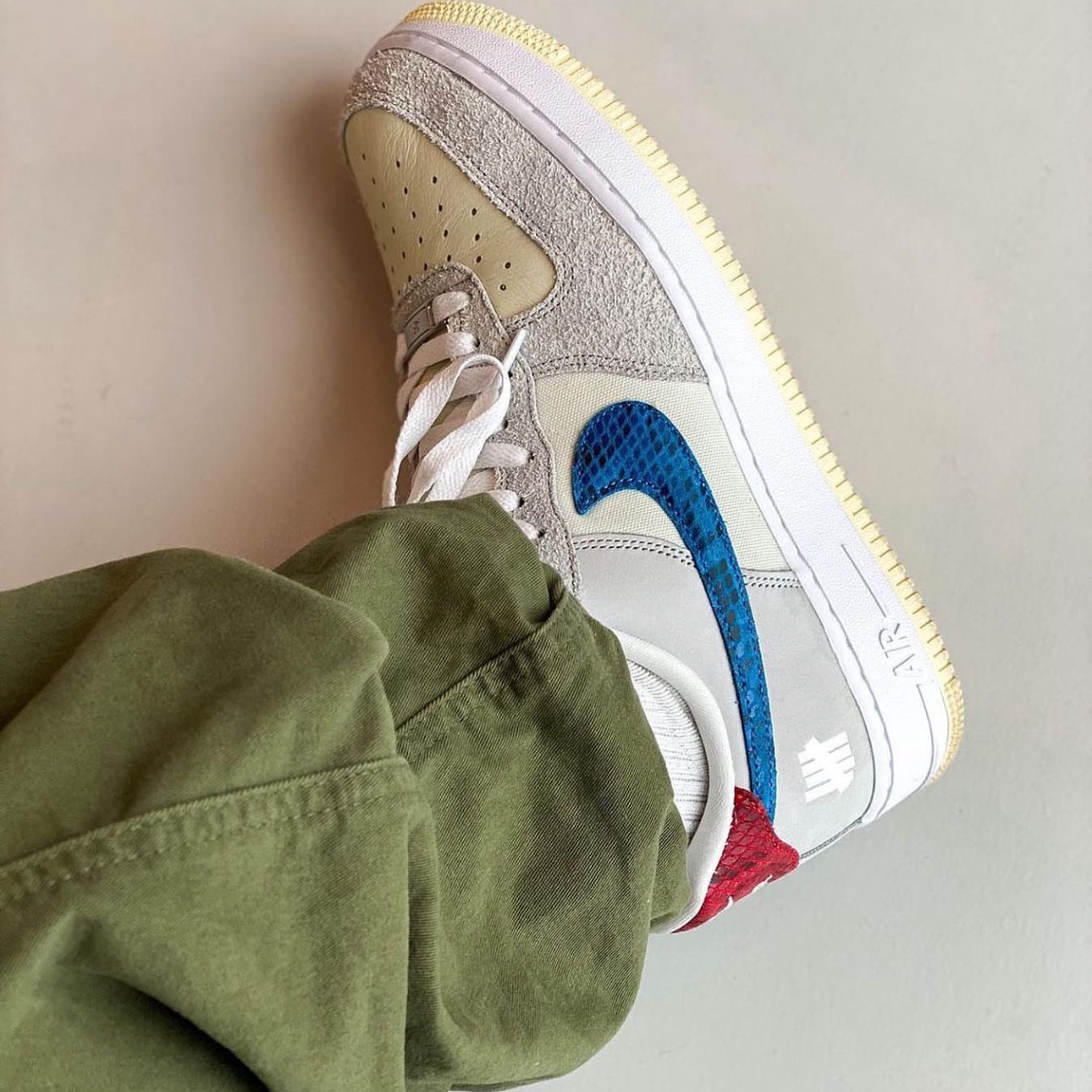 Nike x Undefeated Air Force 1 Low SP 5 On It 착용 스타일 - 1