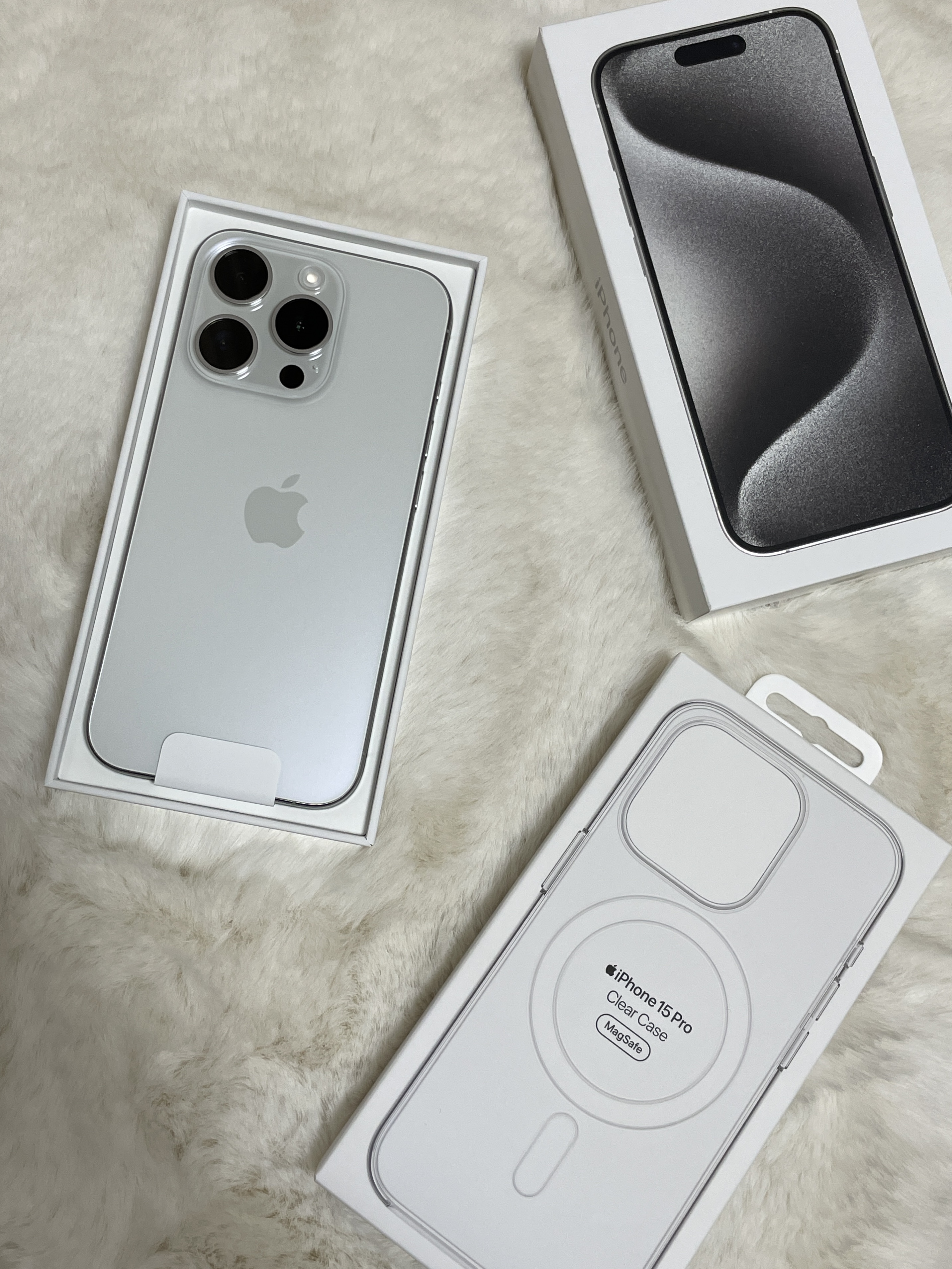 Apple iPhone 15 Pro 128GB White Titanium (Korean Ver.) 착용 스타일