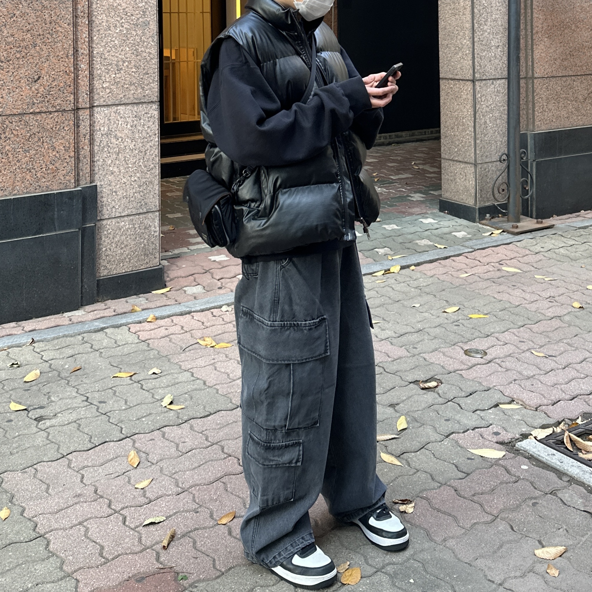 Porter Tanker Shoulder Bag Black, Nike x Stussy NRG Washed Fleece Crewneck Black (DO5310-010) 착용 스타일 - 3