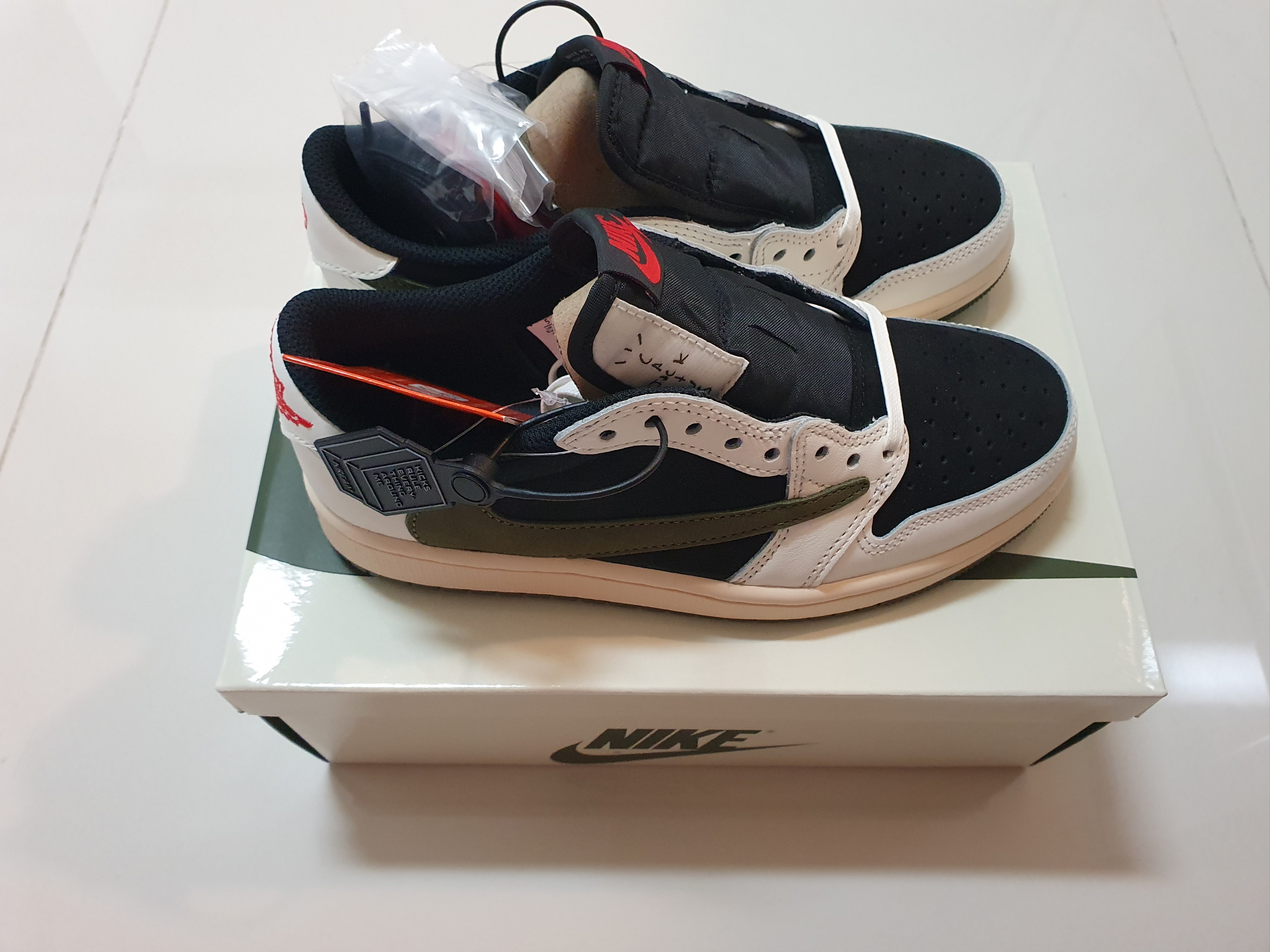 (W) Jordan 1 x Travis Scott Retro Low OG SP Medium Olive 착용 스타일