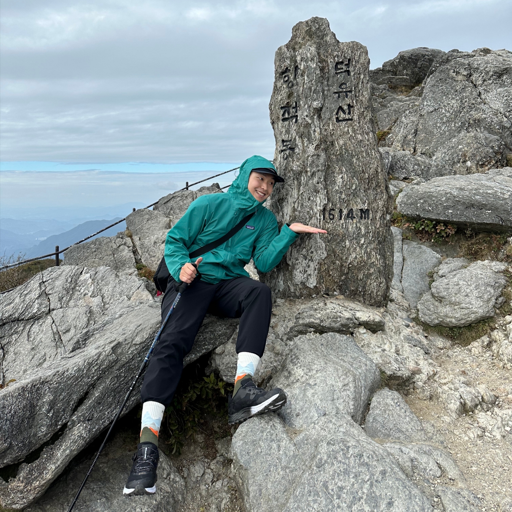 Nike Dri-Fit AW84 Trail Running Cap Black White, Patagonia Torrentshell 3L Jacket Borealis Green 착용 스타일 - 3