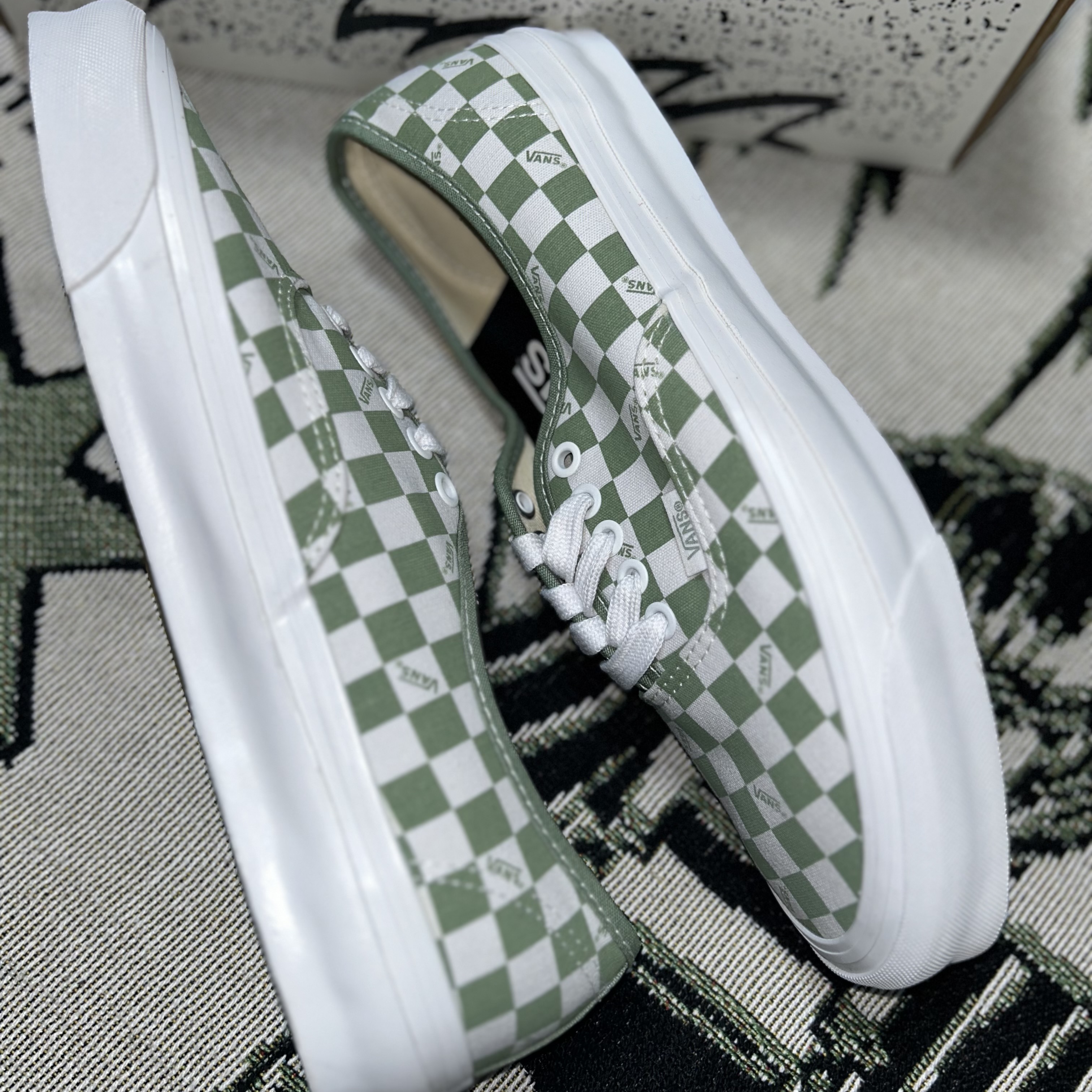 Vans Vault OG Authentic LX Checkerboard Loden 착용 스타일 - 3