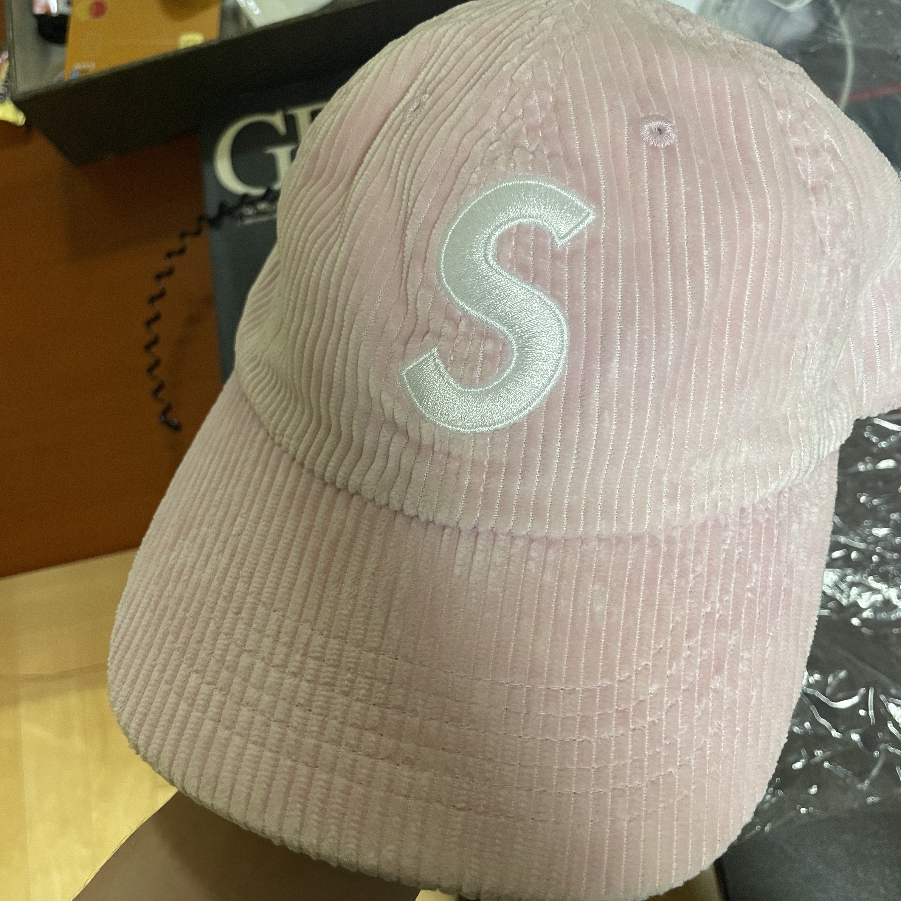 Supreme Corduroy S Logo 6-Panel Light Pink - 23FW 착용 스타일