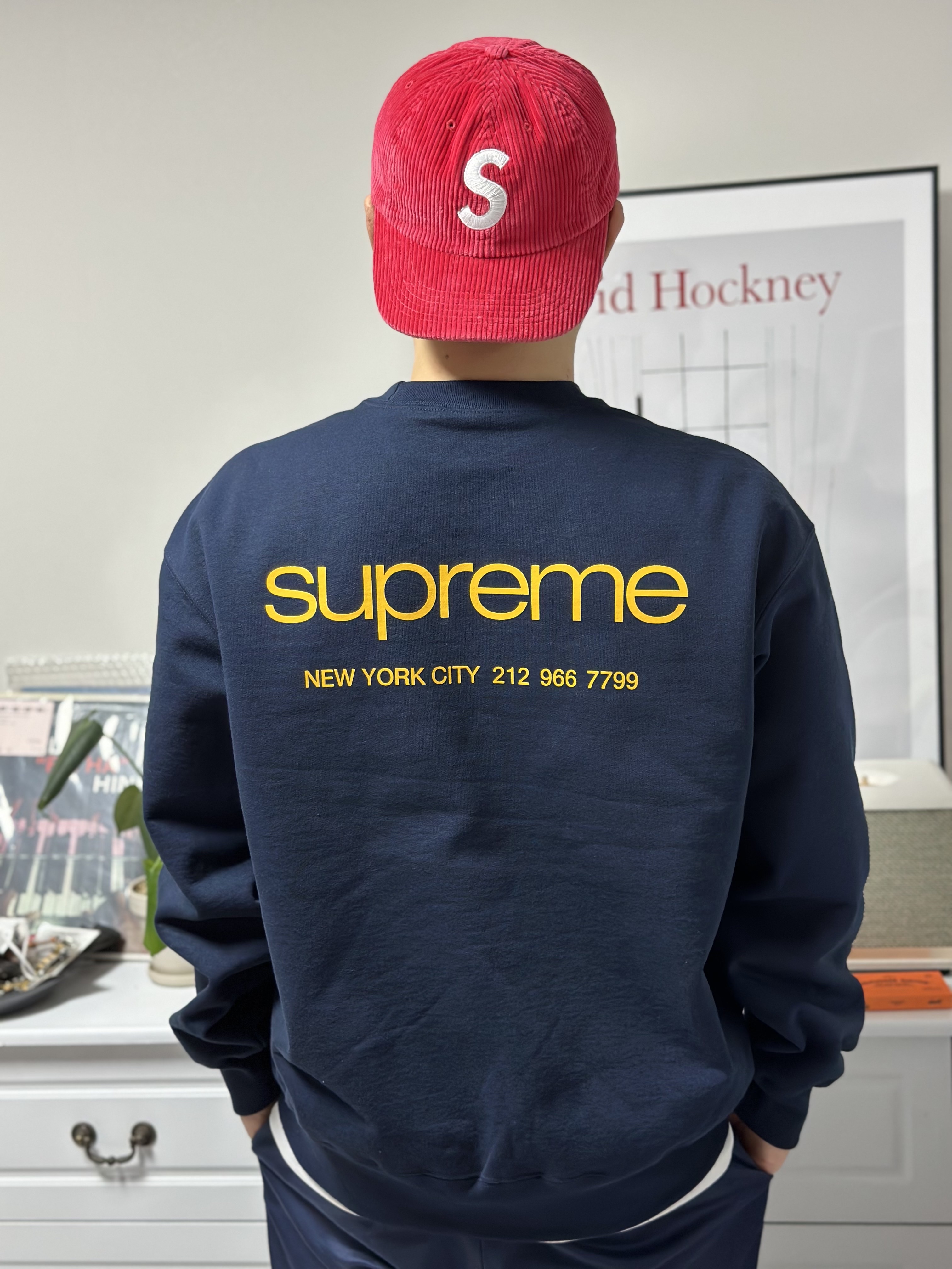Supreme Corduroy S Logo 6-Panel Red - 23FW, Supreme NYC Crewneck Navy - 23FW 착용 스타일