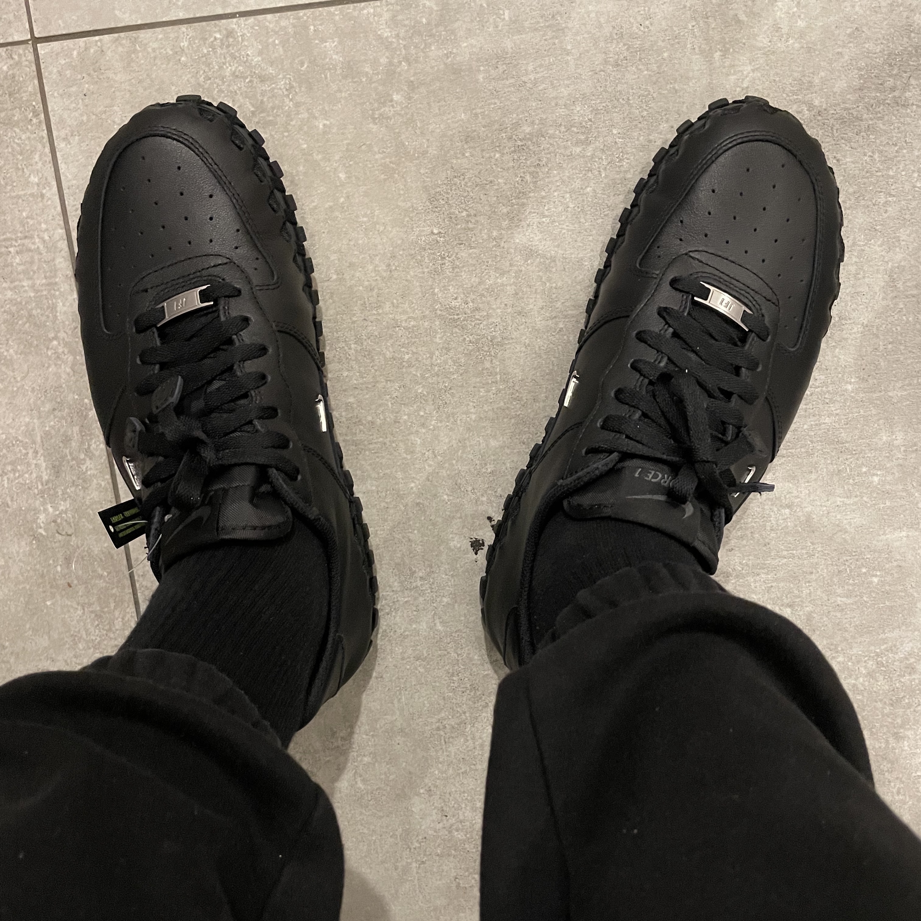 Nike x Jacquemus J Force 1 Low LX SP Black 착용 스타일 - 1