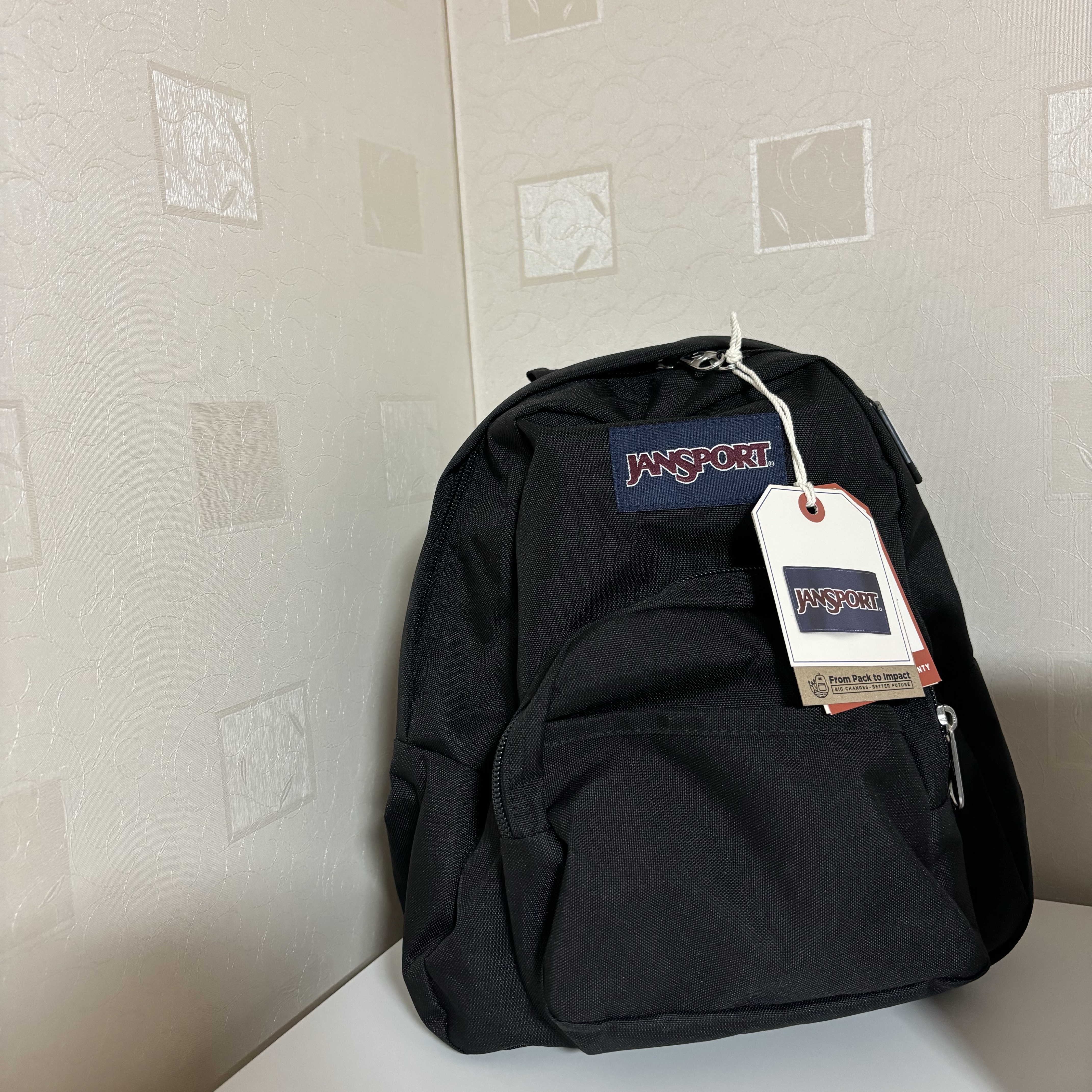 Jansport Half Pint Mini Backpack Black 착용 스타일