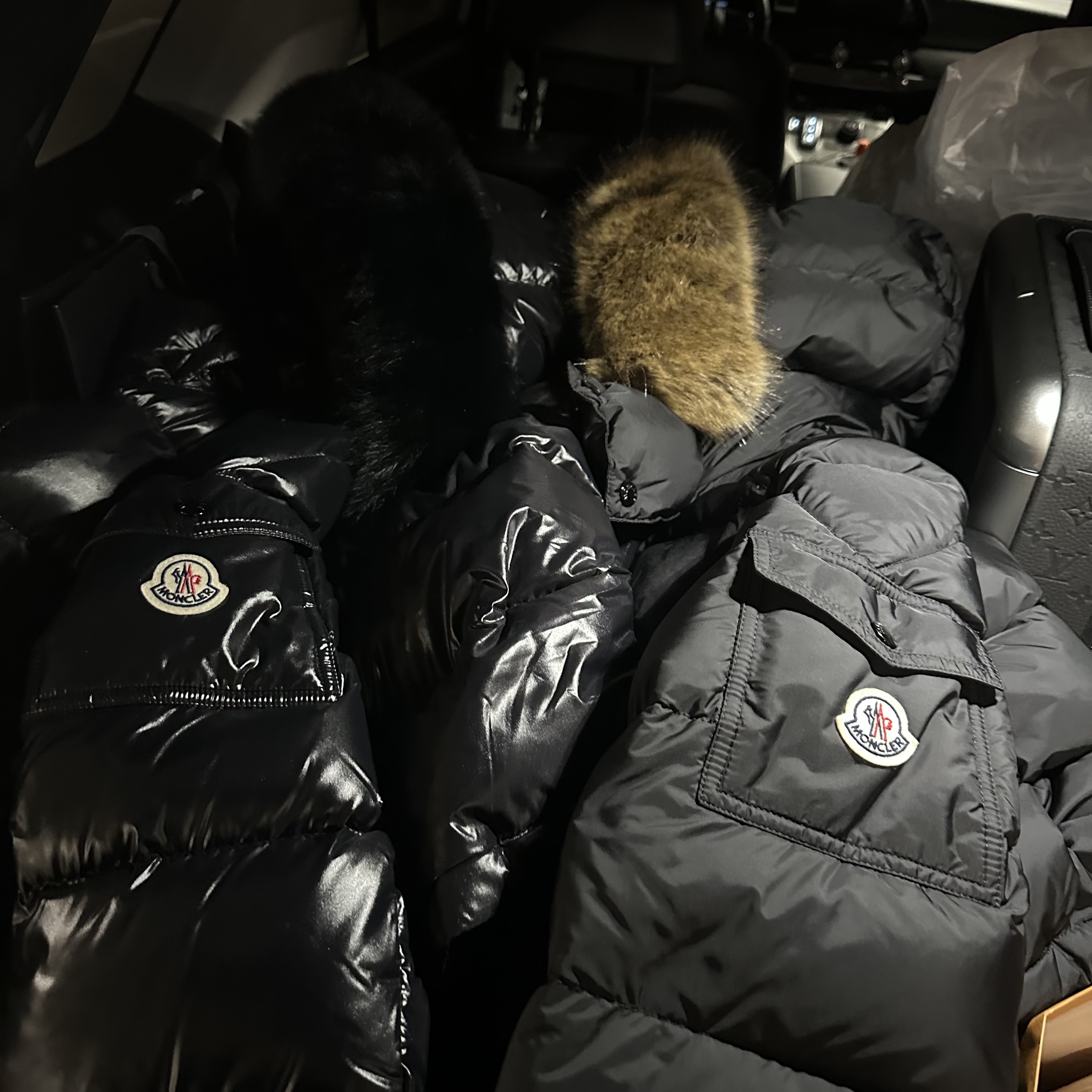 Moncler Maya Short Down Jacket Black - 23FW, Moncler Mayaf Short Down Jacket Black - 23FW 착용 스타일