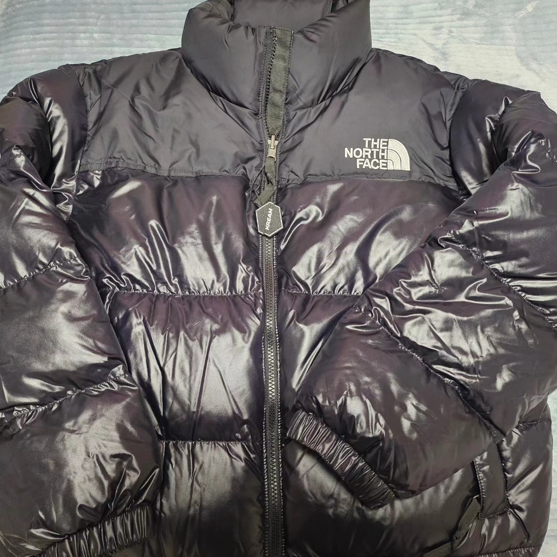 (W) The North Face Nuptse Hybrid Down Ball Jacket Black 착용 스타일 - 2