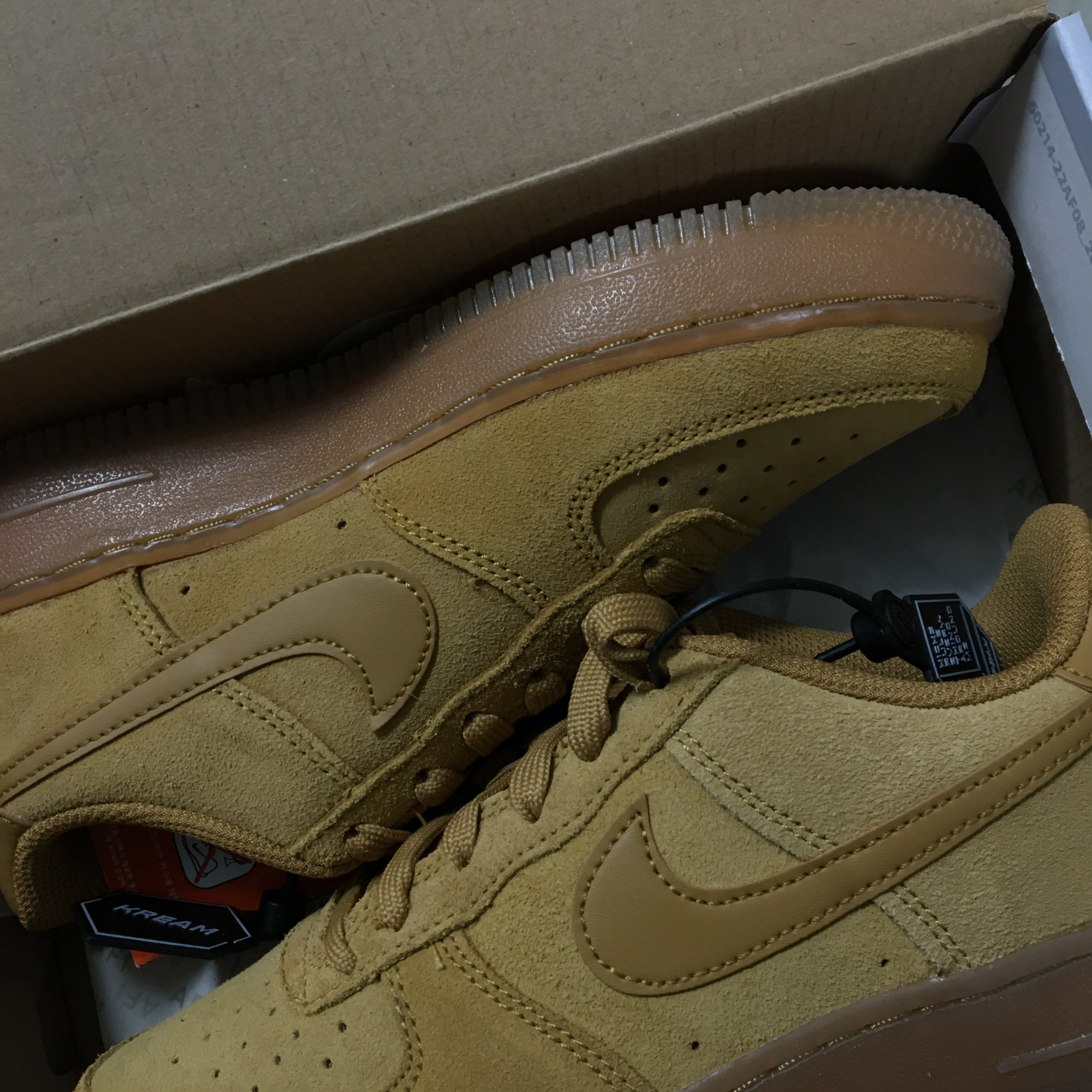 (GS) Nike Air Force 1 LV8 3 Wheat 착용 스타일 - 1