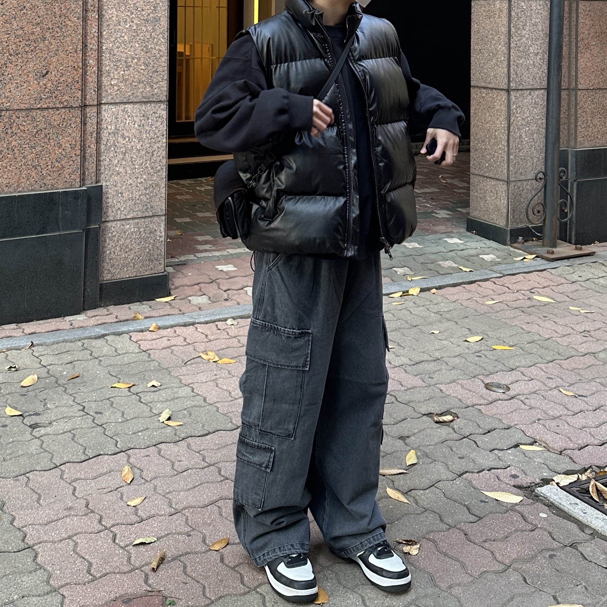 Porter Tanker Shoulder Bag Black, Nike x Stussy NRG Washed Fleece Crewneck Black (DO5310-010) 착용 스타일 - 2