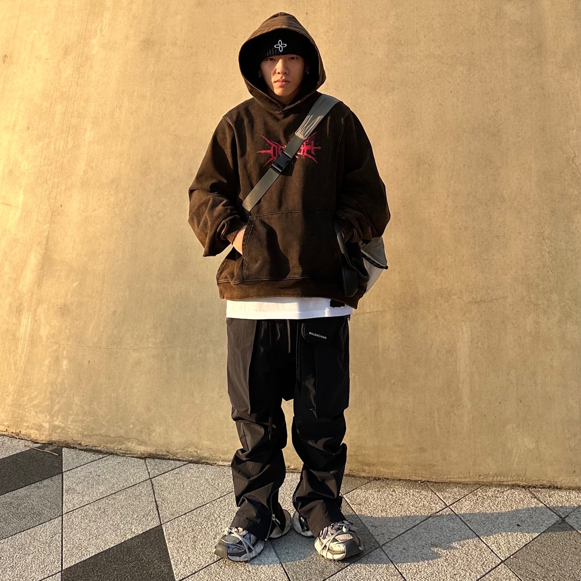 Balenciaga 3XL Sneakers Grey White Red 착용 스타일 - 2
