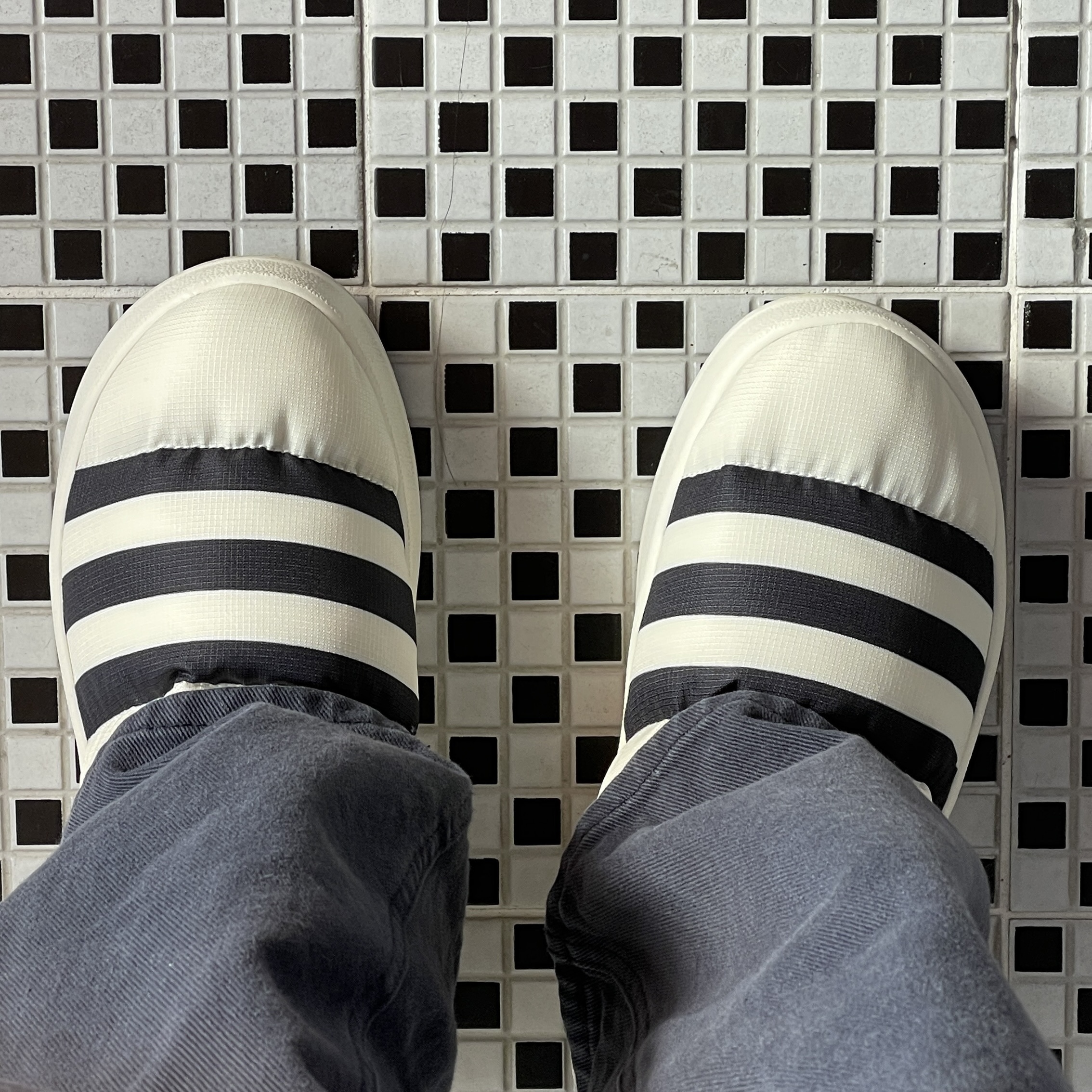 Adidas Puffylette Off White 착용 스타일