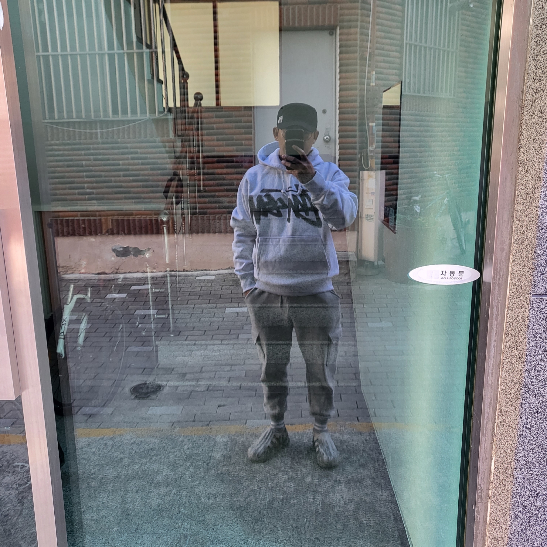 Stussy Dizzy Stock Hoodie Ash Heather 착용 스타일 - 2