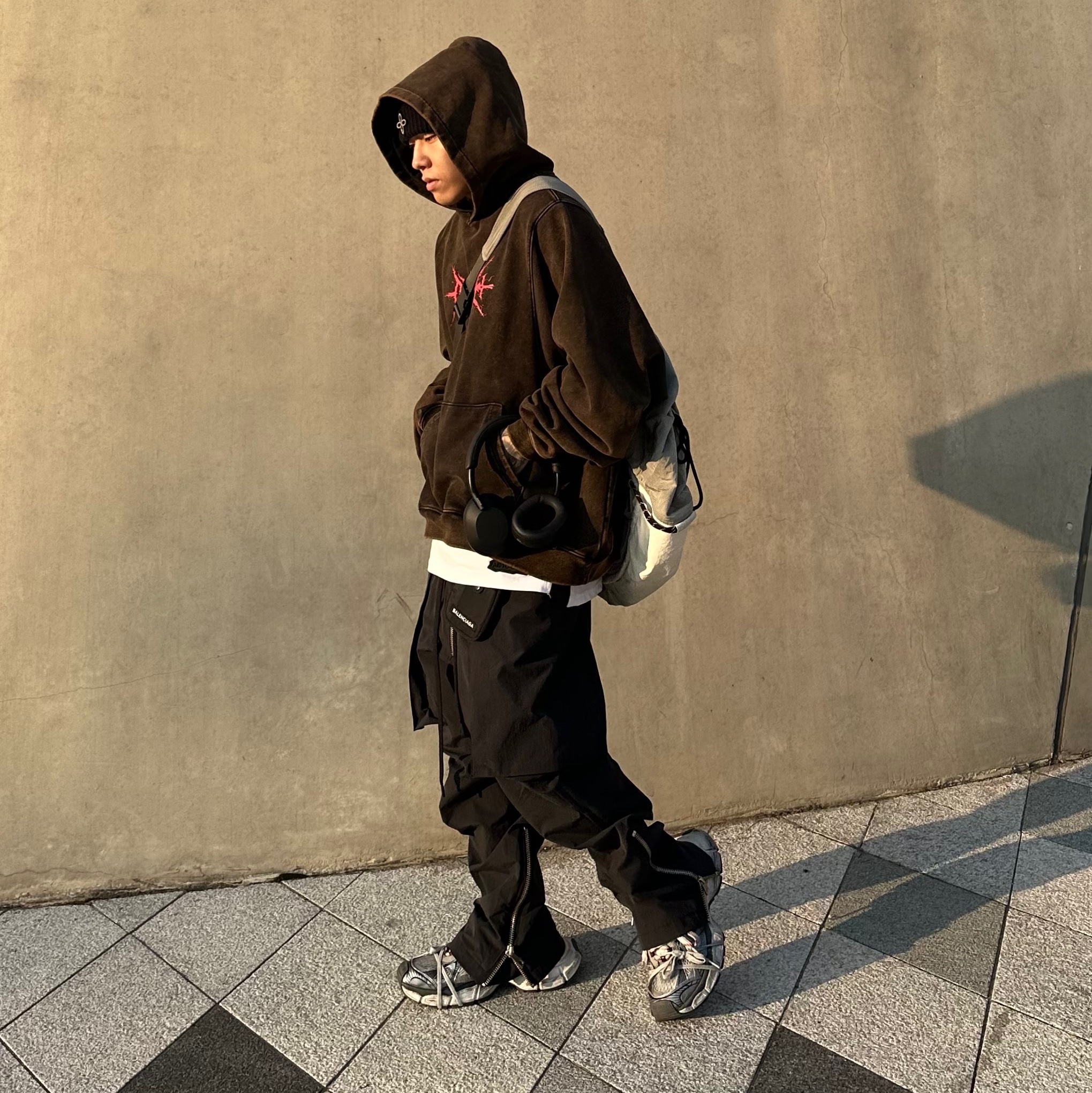 Balenciaga 3XL Sneakers Grey White Red 착용 스타일 - 3
