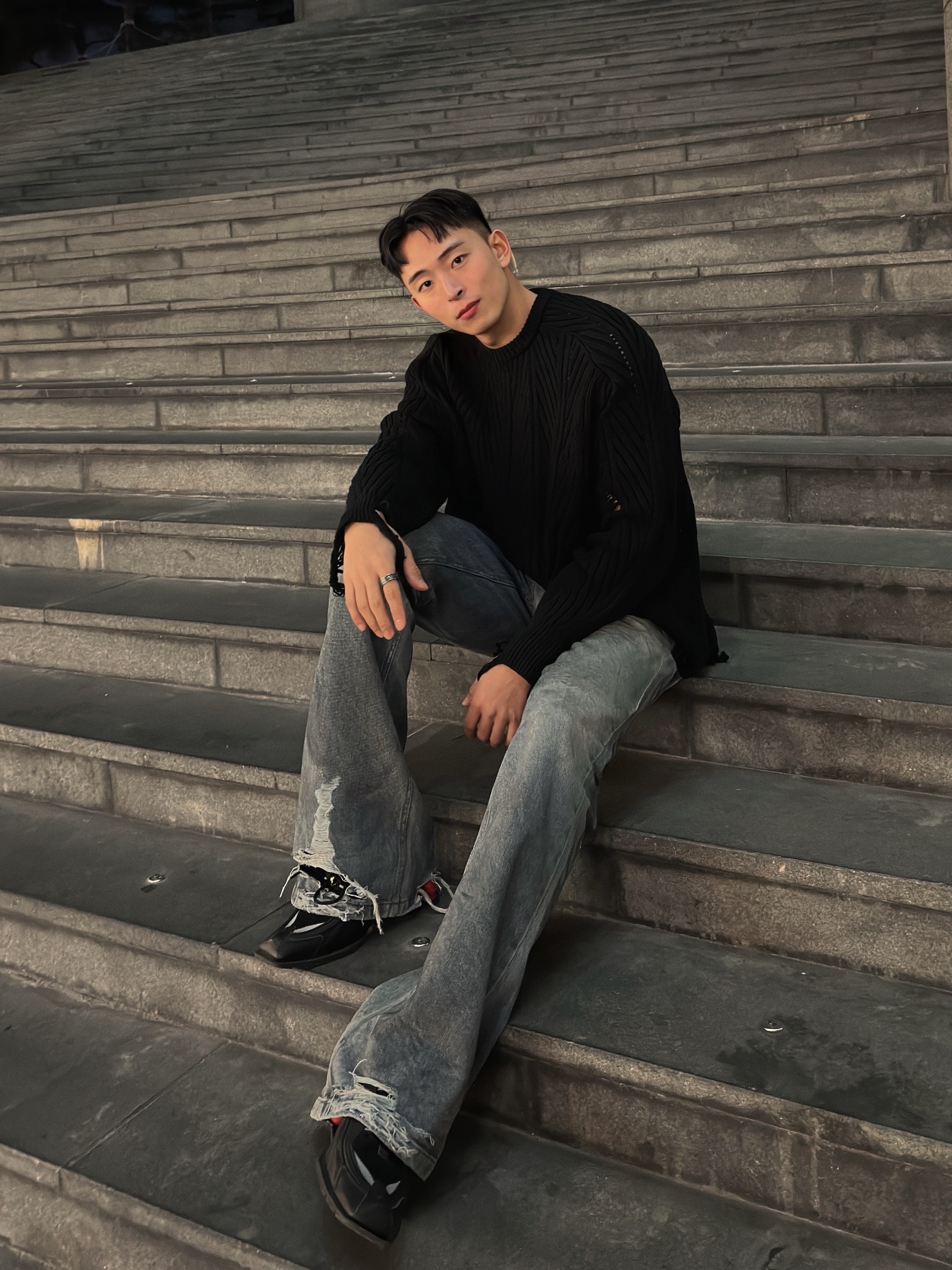 Project G/R Flare Jeans Blue, Nike x Martine Rose Shox MR4 Black 착용 스타일 - 1