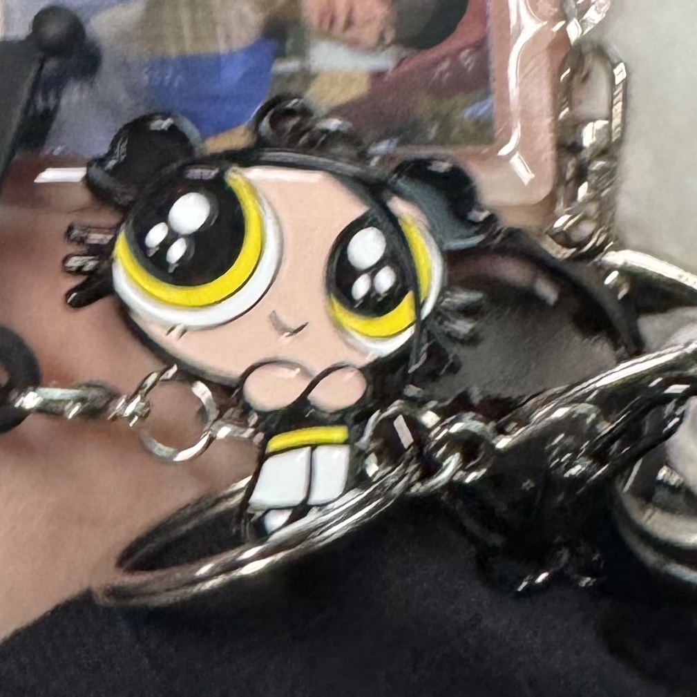 NewJeans x The Powerpuff Girls Acrylic Smarttok Danielle, NewJeans x The Powerpuff Girls Metal Keyring Danielle 착용 스타일