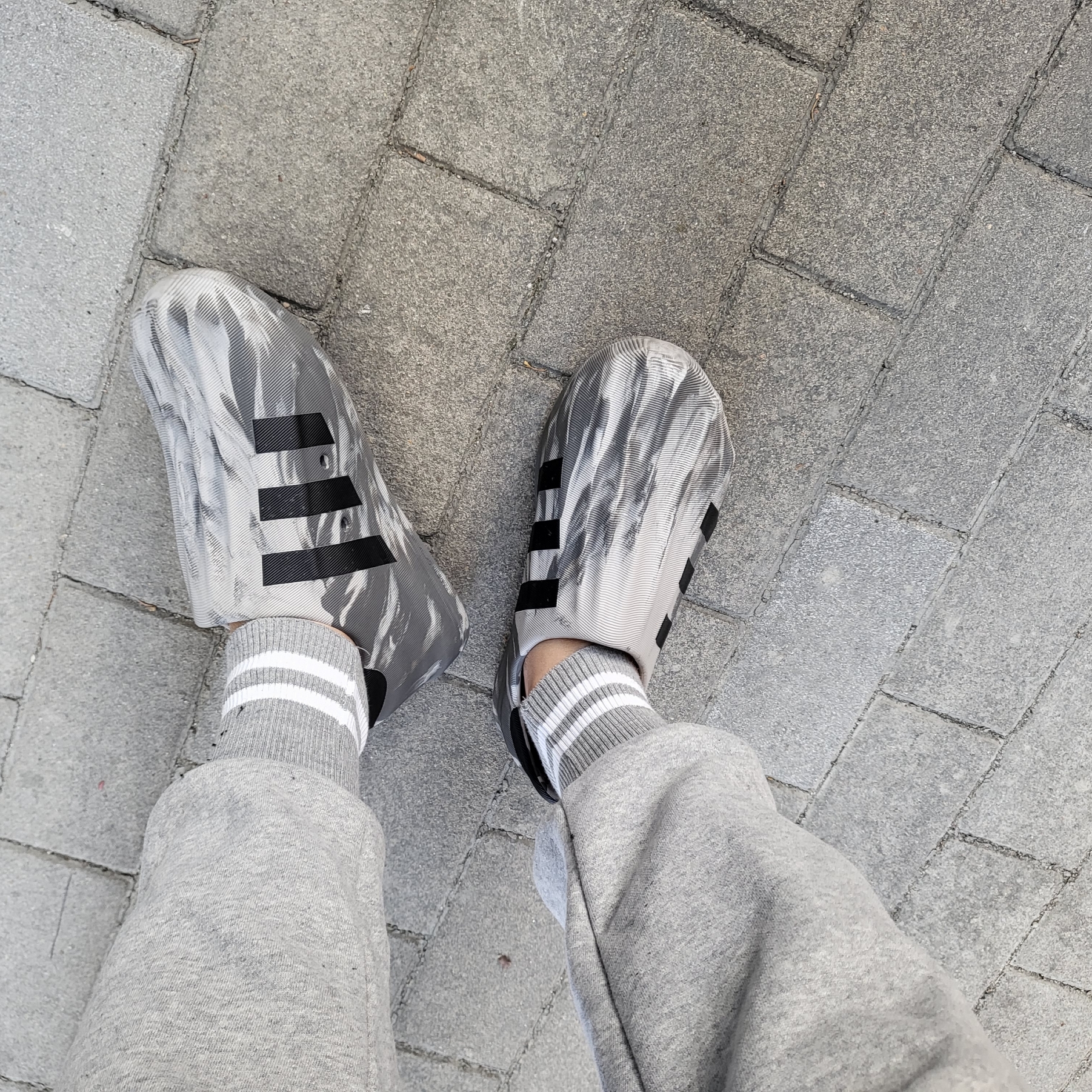 Adidas Adifom Superstar Clear Granite 착용 스타일 - 2