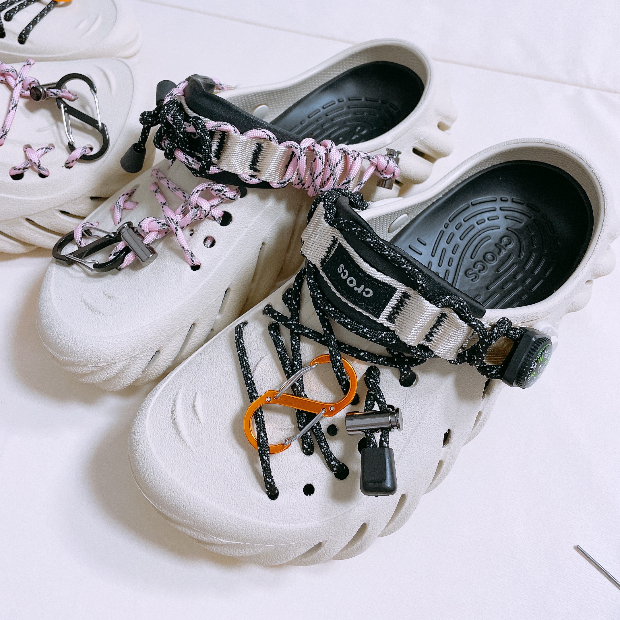 Crocs Echo Clog Bone Black 착용 스타일 - 3
