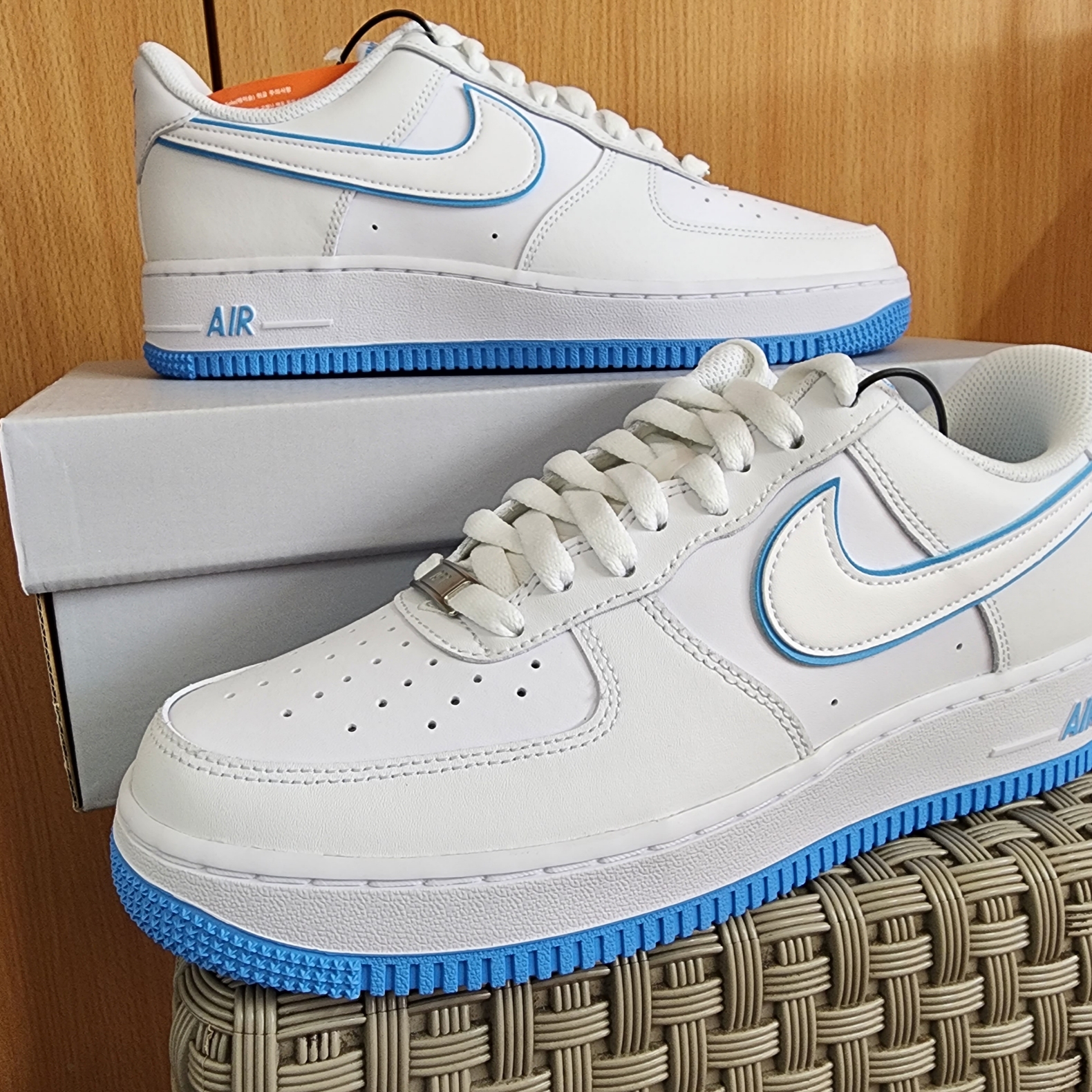 Nike Air Force 1 '07 White University Blue 착용 스타일 - 2