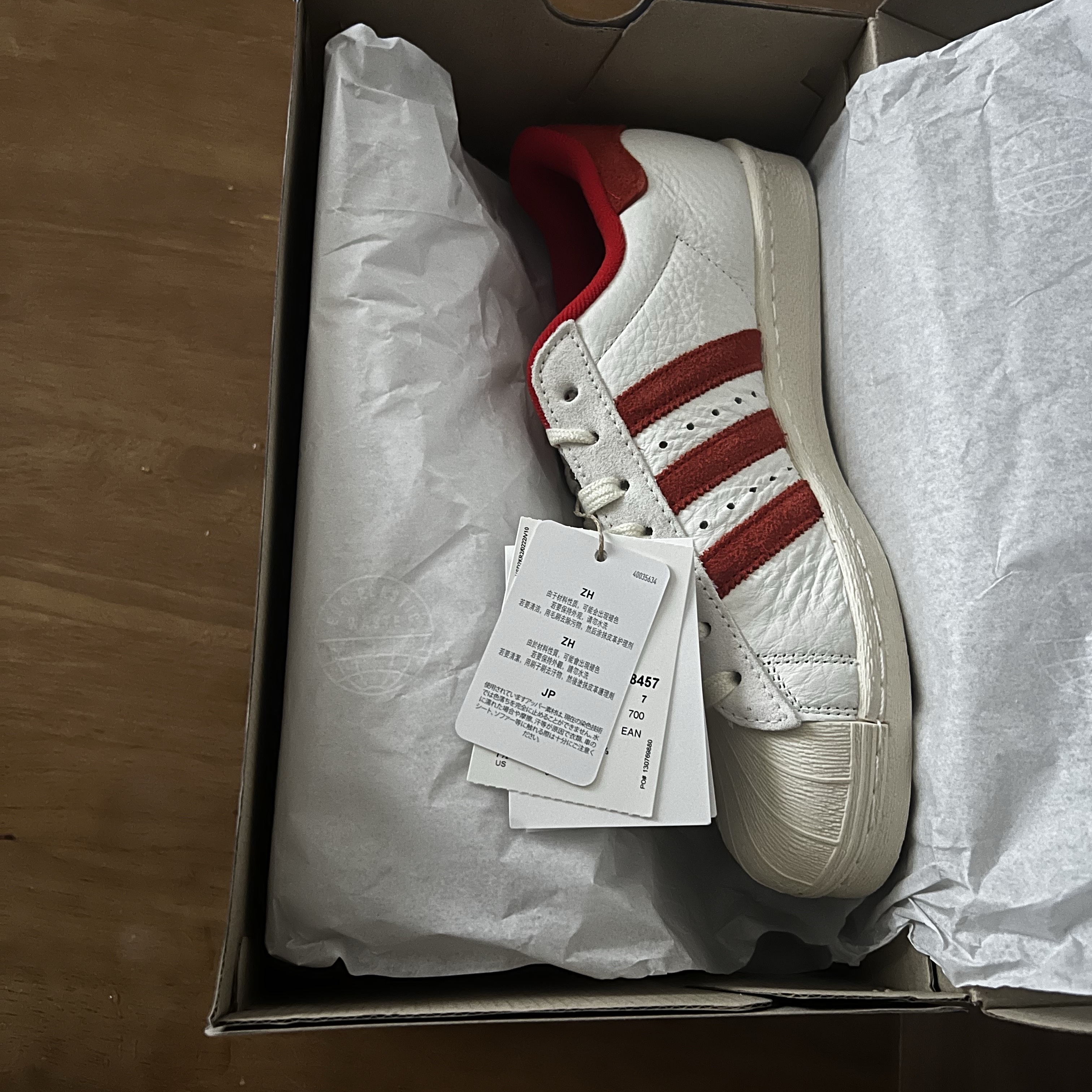 Adidas Superstar 82 Cloud White Vivid Red 착용 스타일