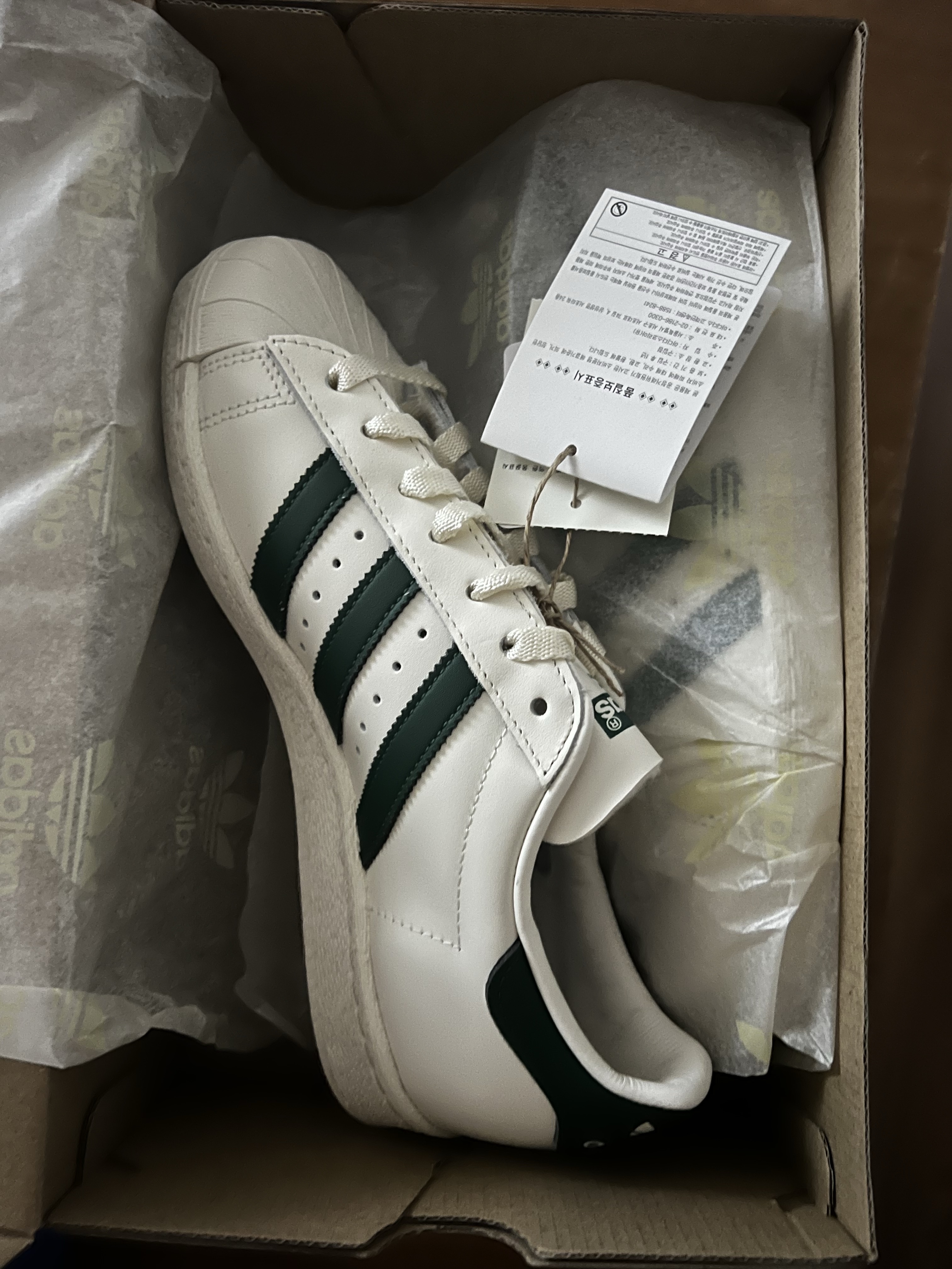 Adidas Superstar 82 Off White Dark Green 착용 스타일