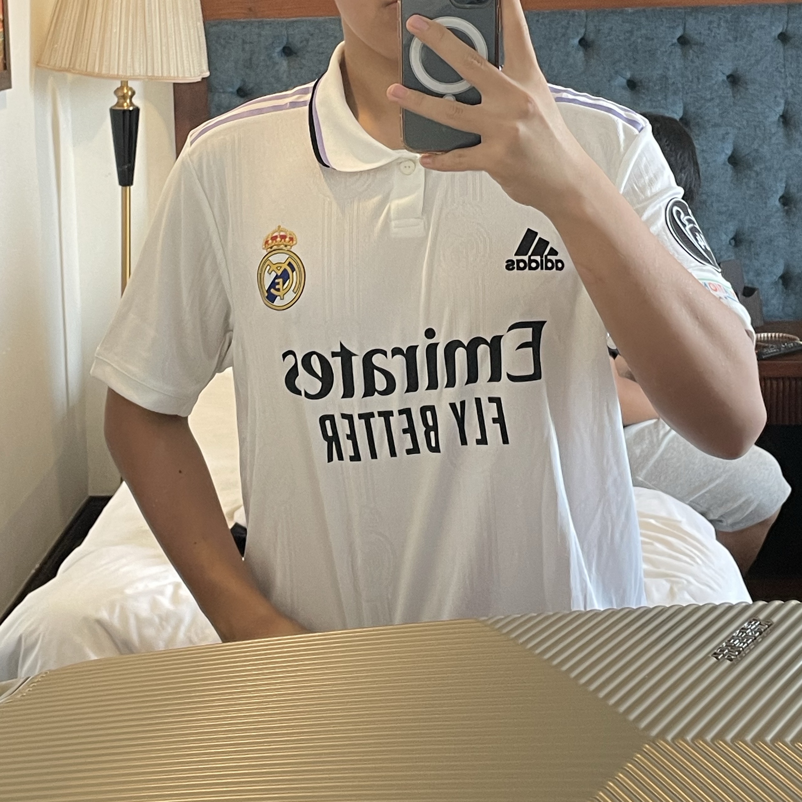 Adidas Real Madrid 2022/23 Home Jersey White - US Sizing (Non Marking Ver.) 착용 스타일 - 2