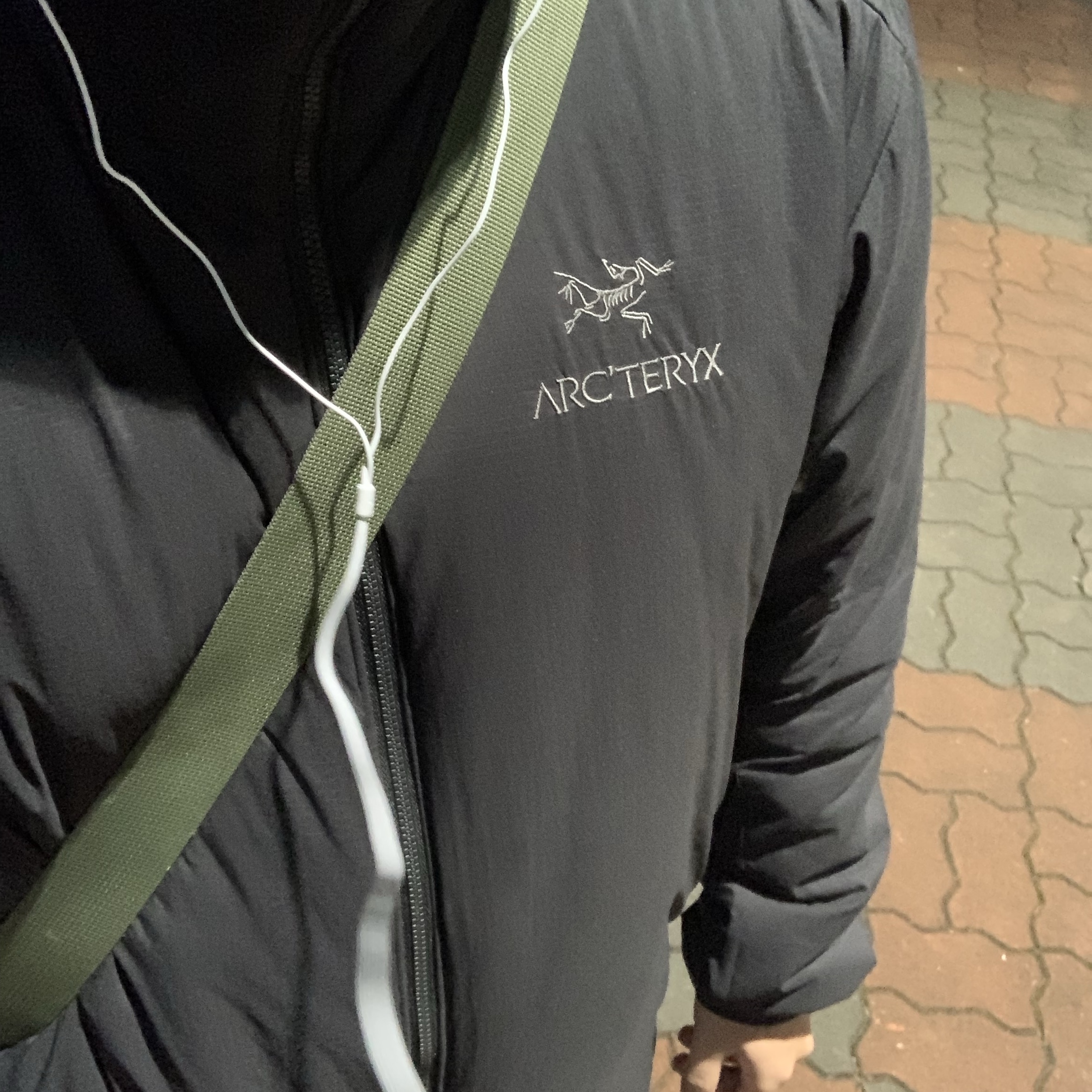 Arc'teryx Atom LT Hoody Black 착용 스타일 - 2