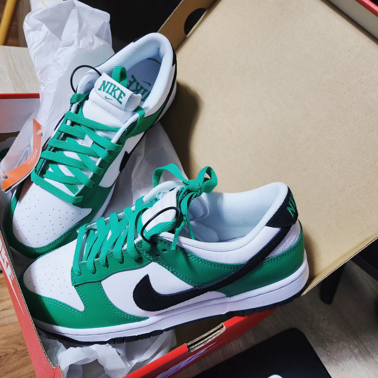 Nike Dunk Low White Green 착용 스타일 - 1
