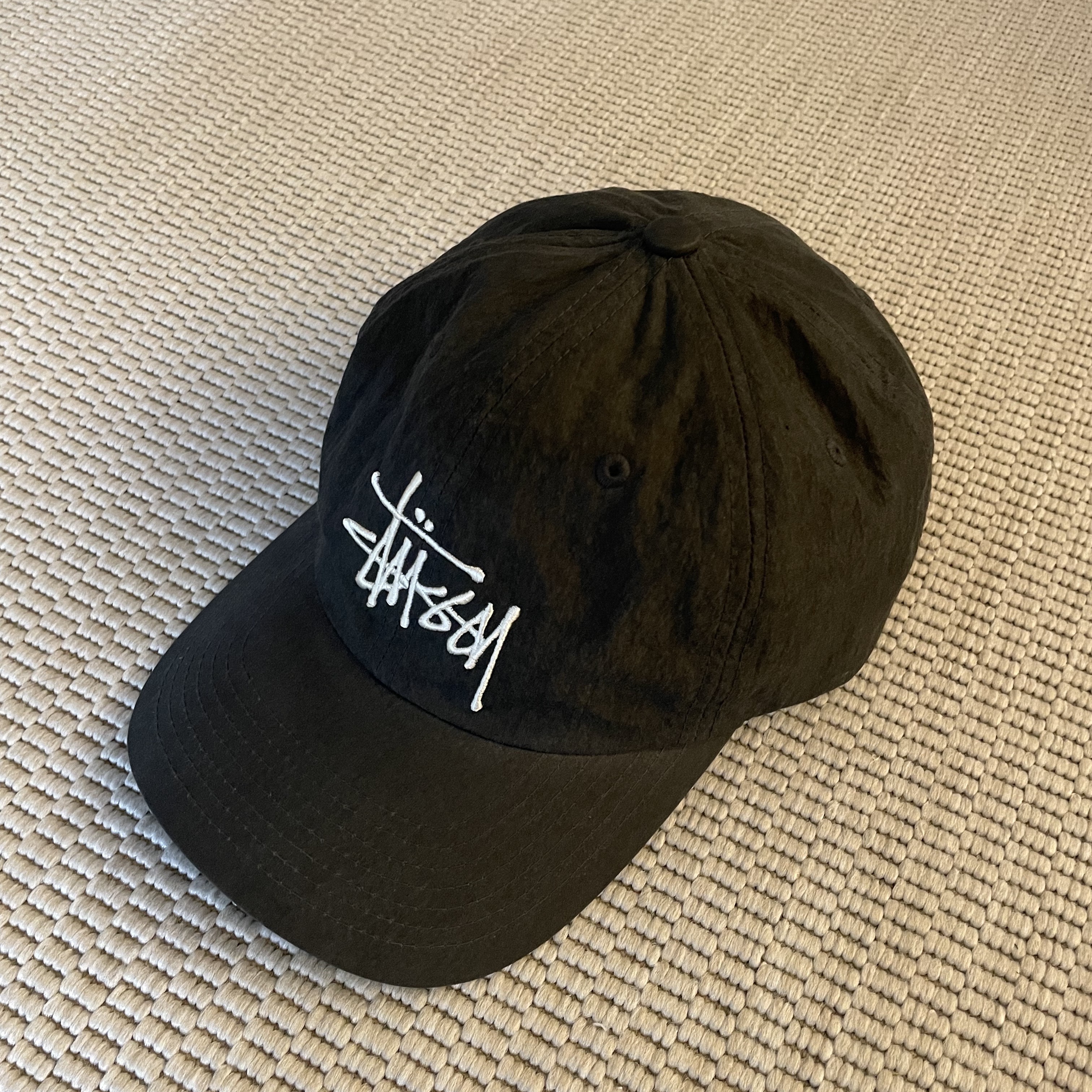 Stussy Bio Washed Big Logo Low Pro Cap Charcoal 착용 스타일
