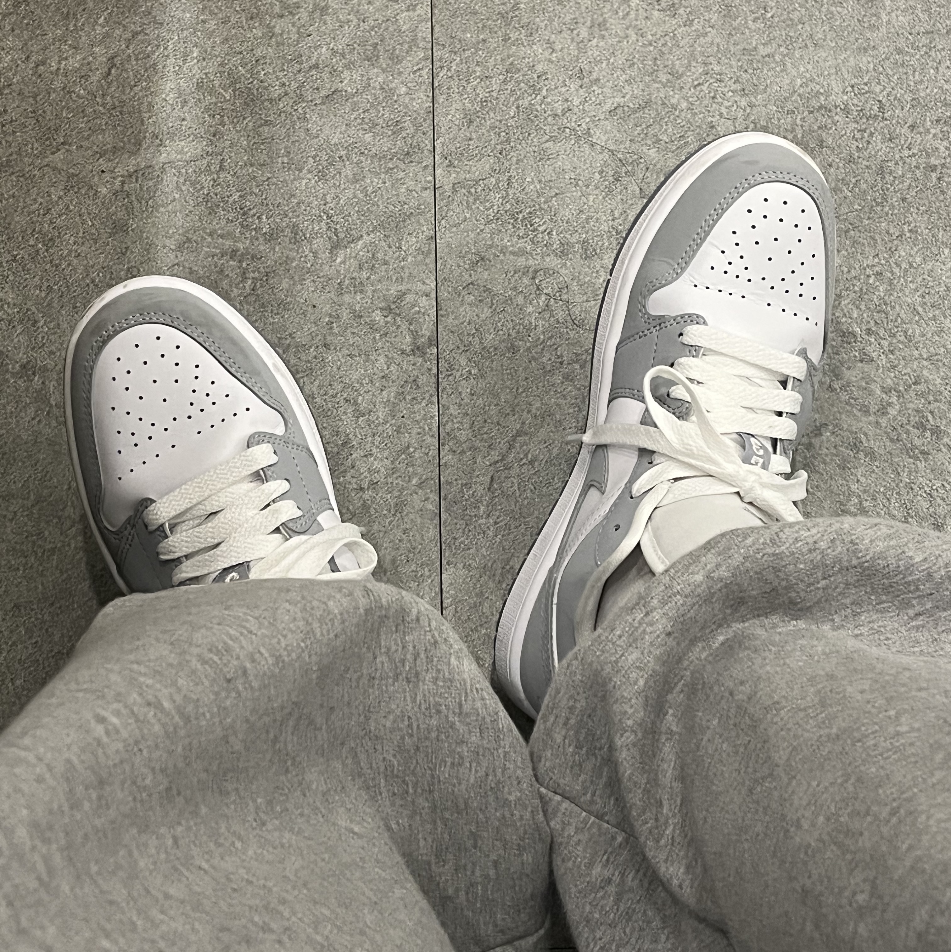 (W) Jordan 1 Low White Wolf Grey 착용 스타일