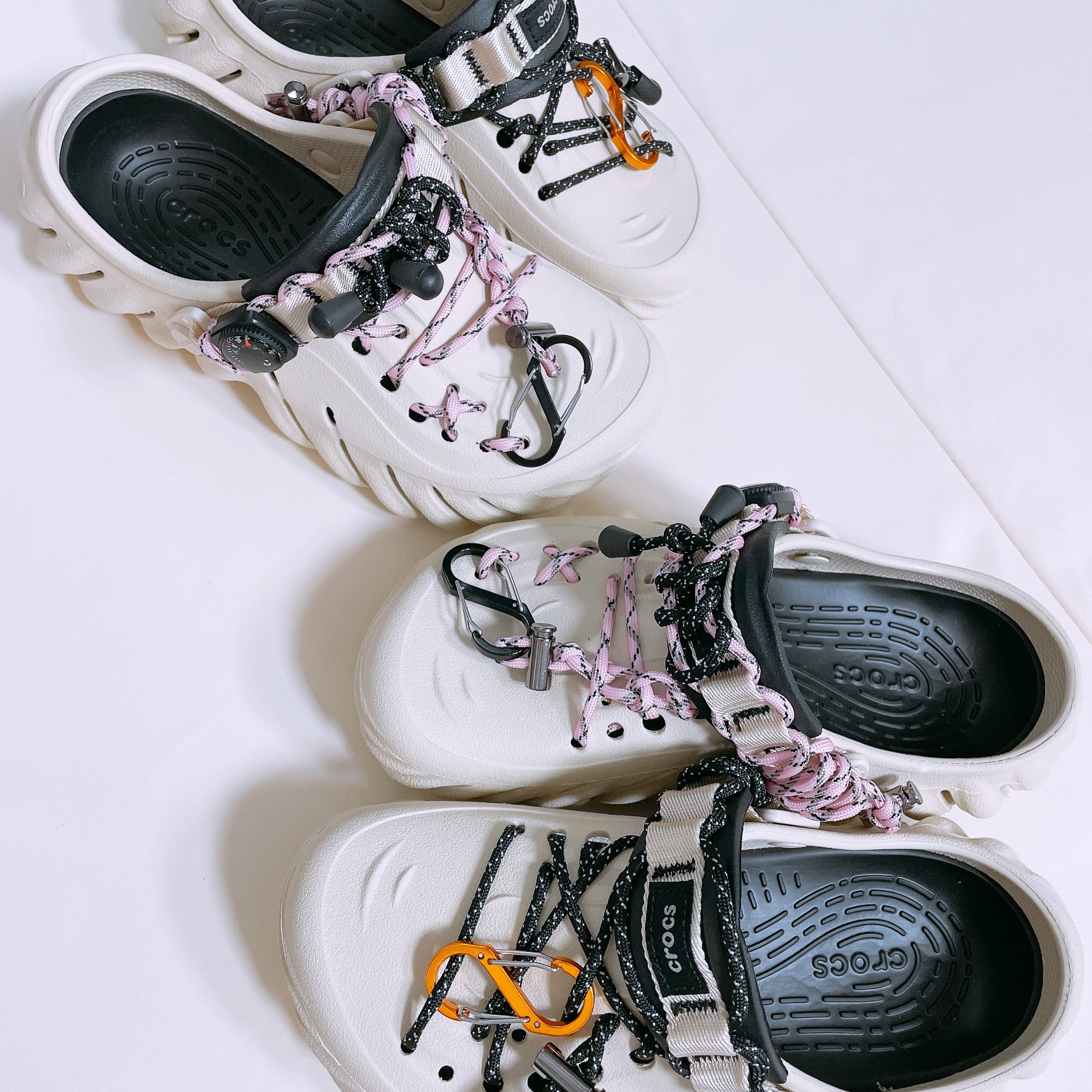 Crocs Echo Clog Bone Black 착용 스타일 - 2