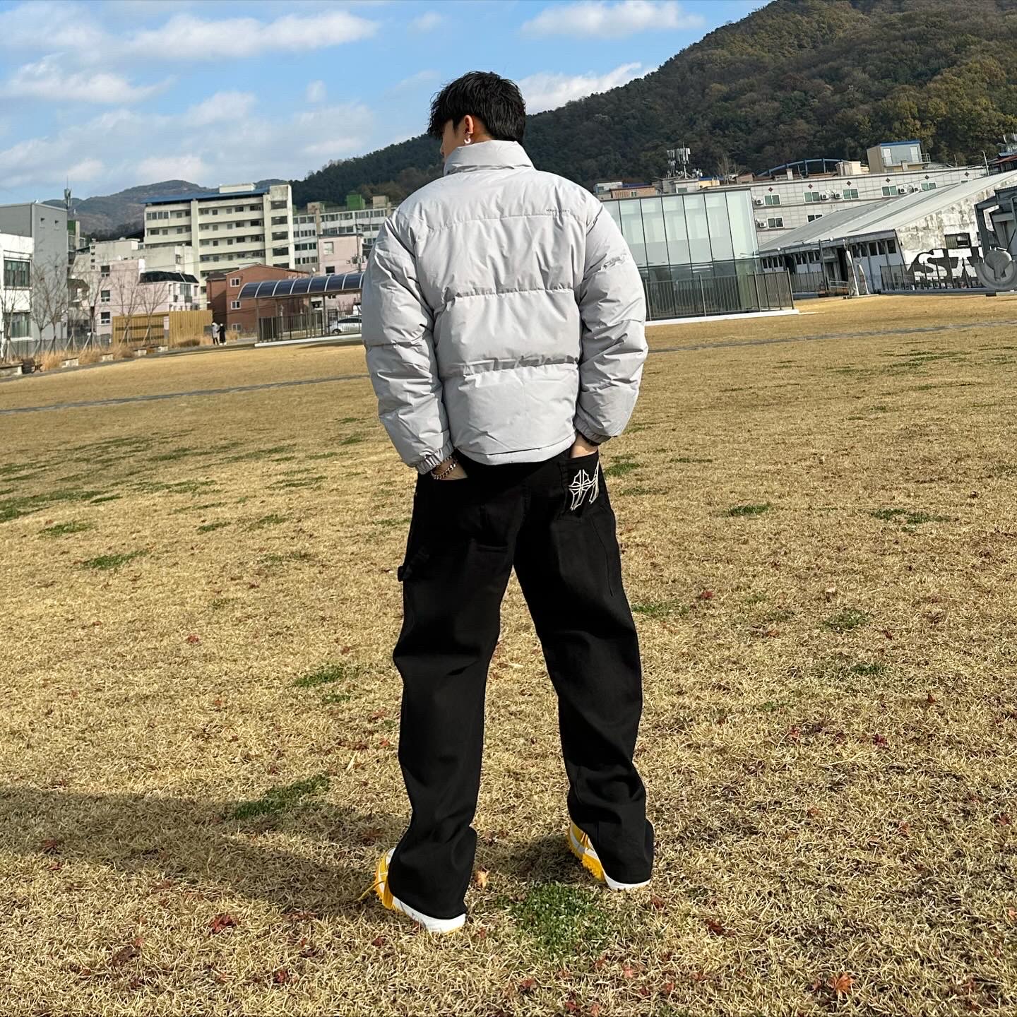 Nike x Off-White Air Force 1 Mid SP Leather Varsity Maize 착용 스타일 - 4