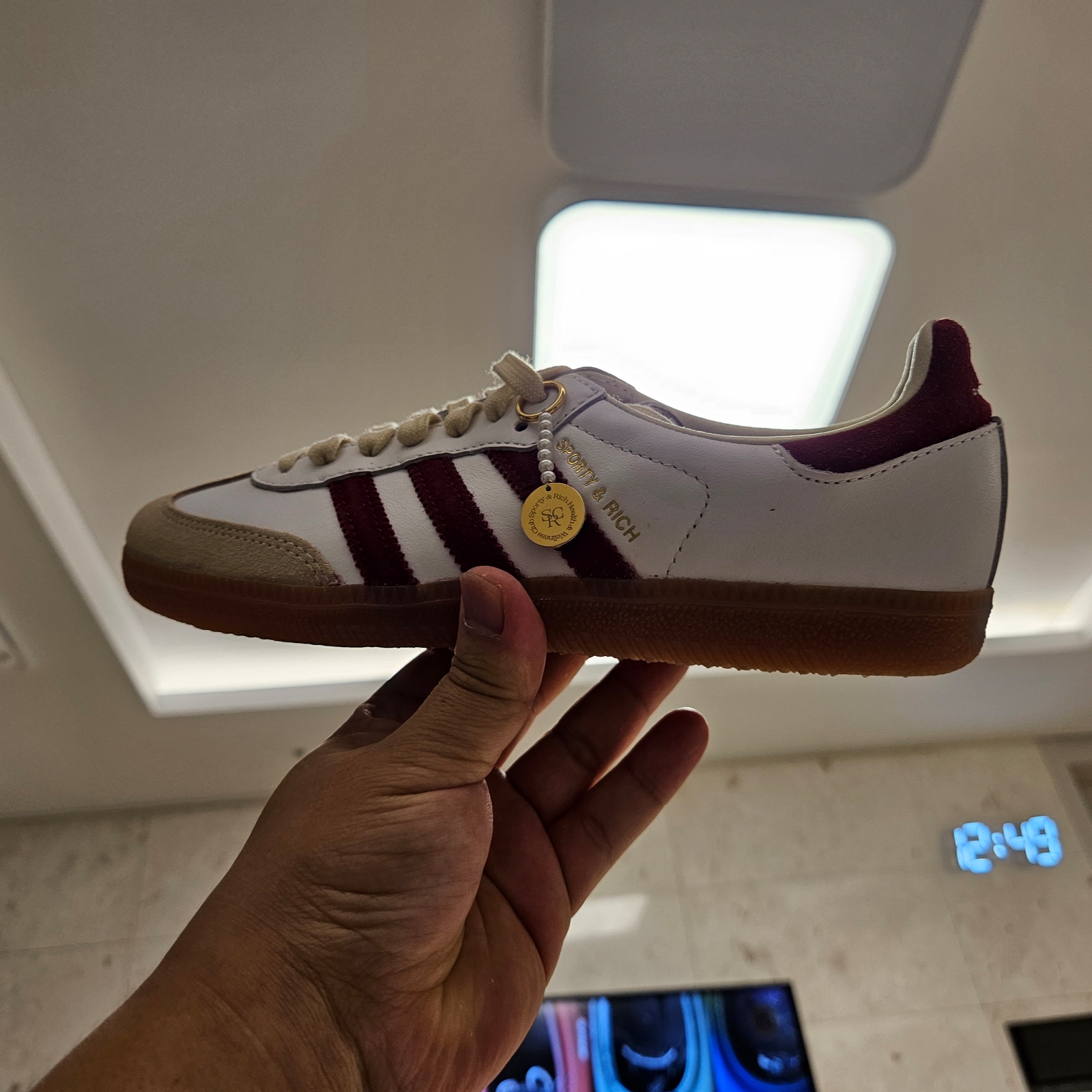 Adidas x Sporty & Rich Samba OG Cloud White Collegiate Burgundy 착용 스타일