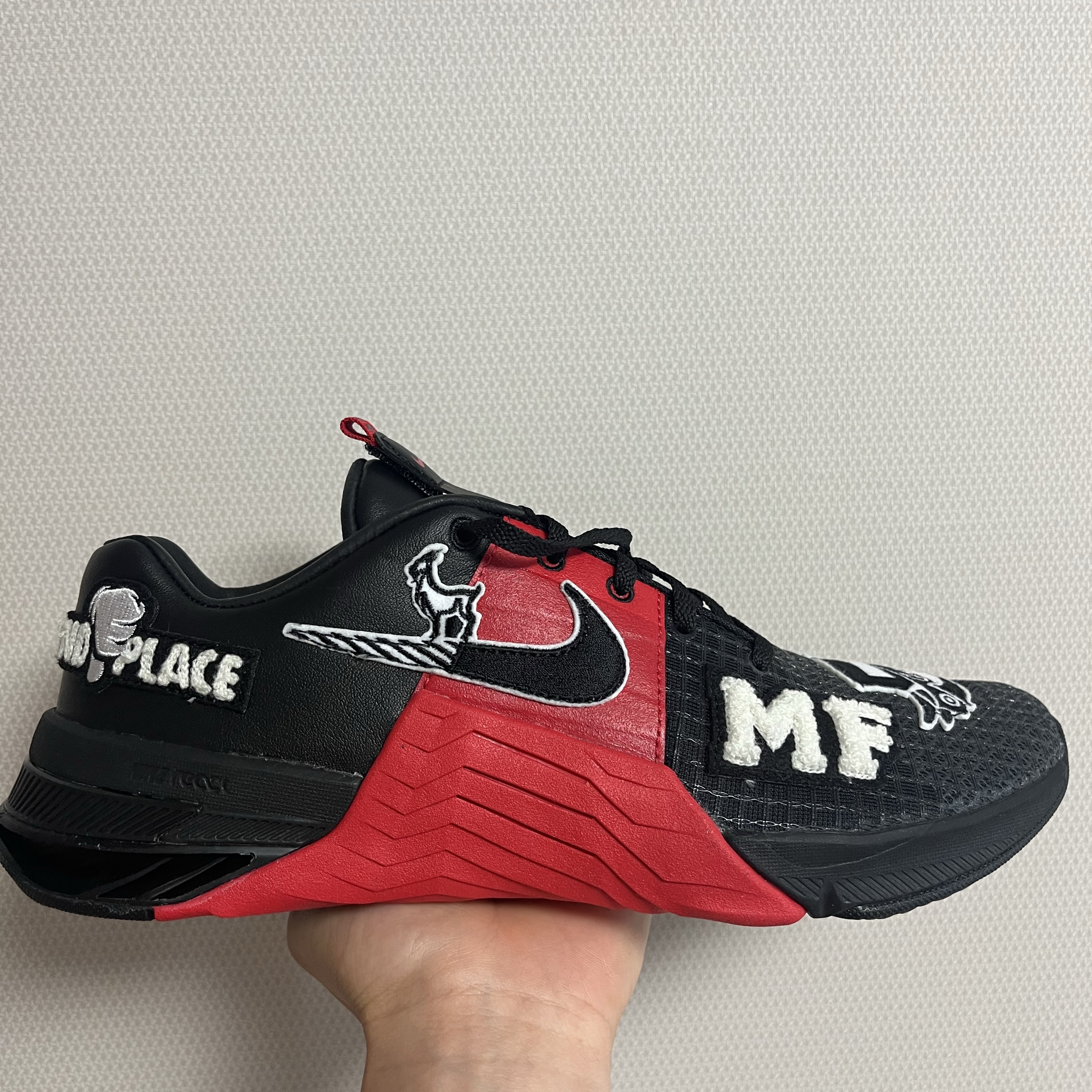 Nike Metcon 8 MF Black Dark Smoke Grey 착용 스타일